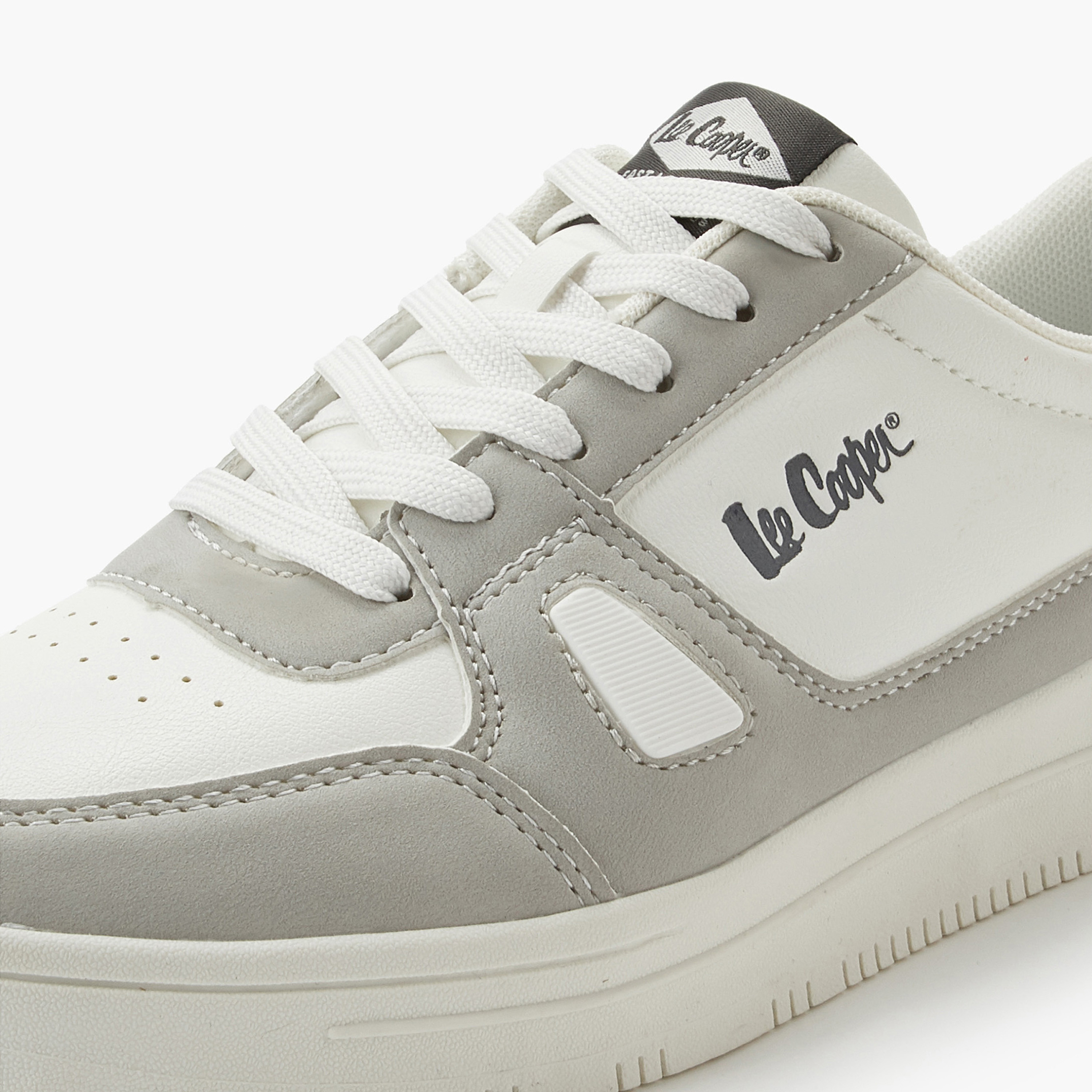 حذاء سنيكرز بطول الكاحل ورباط إغلاق للنساء من لي كوبر-women-shoes-sneakers-image-4