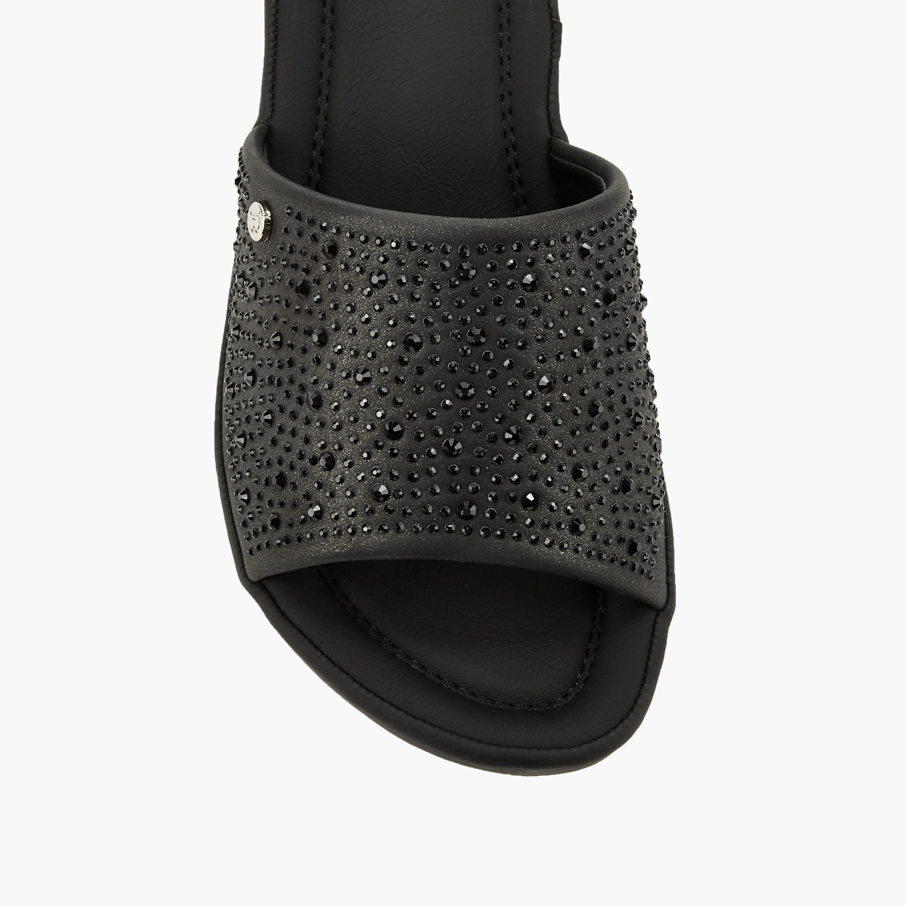 صندل بكعب عريض وزينة للنساء من فلورا بيلا-women-shoes-sandals-heeled-image-4