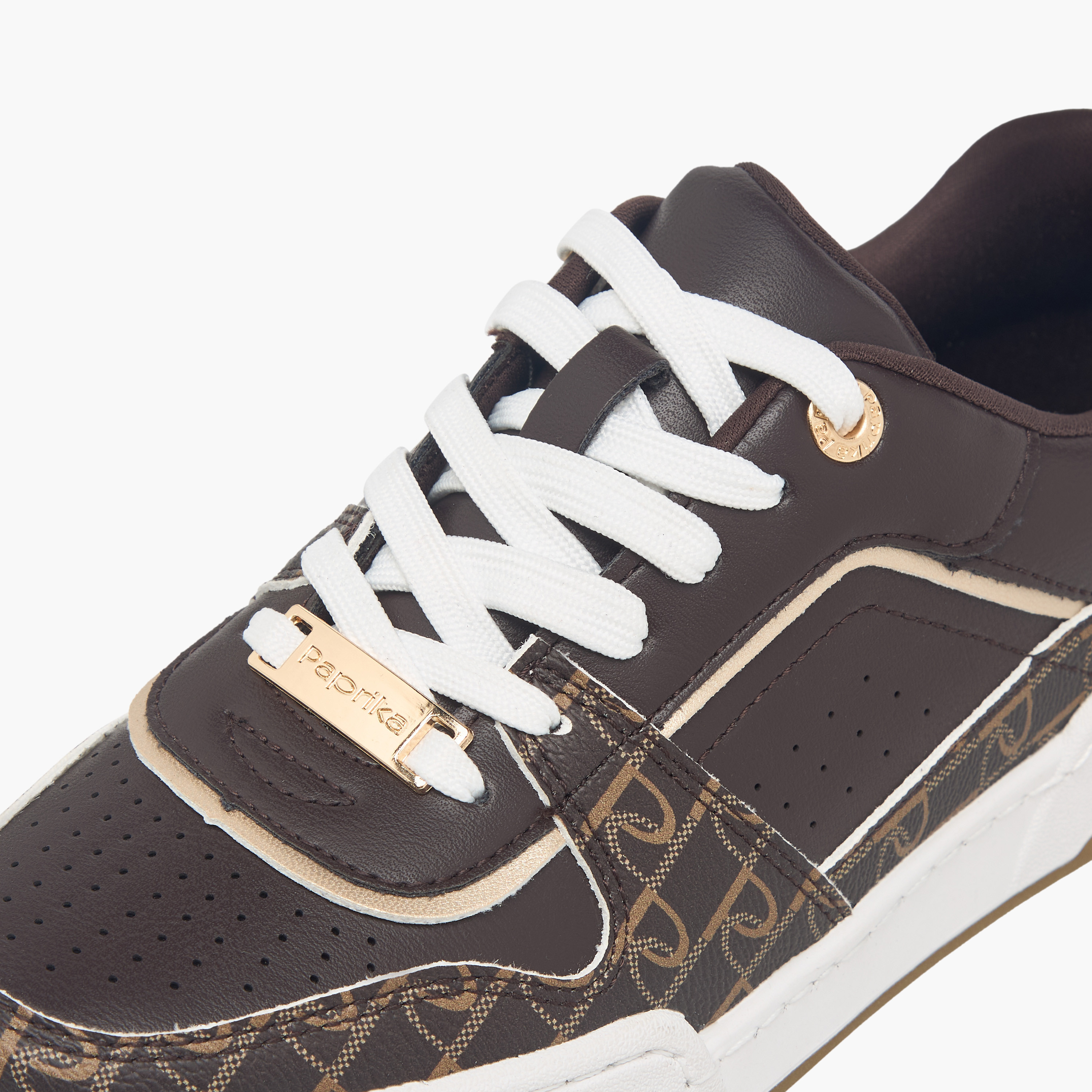حذاء سنيكرز بطبعات مونوجرام ورباط من بابريكا-women-shoes-sneakers-image-9