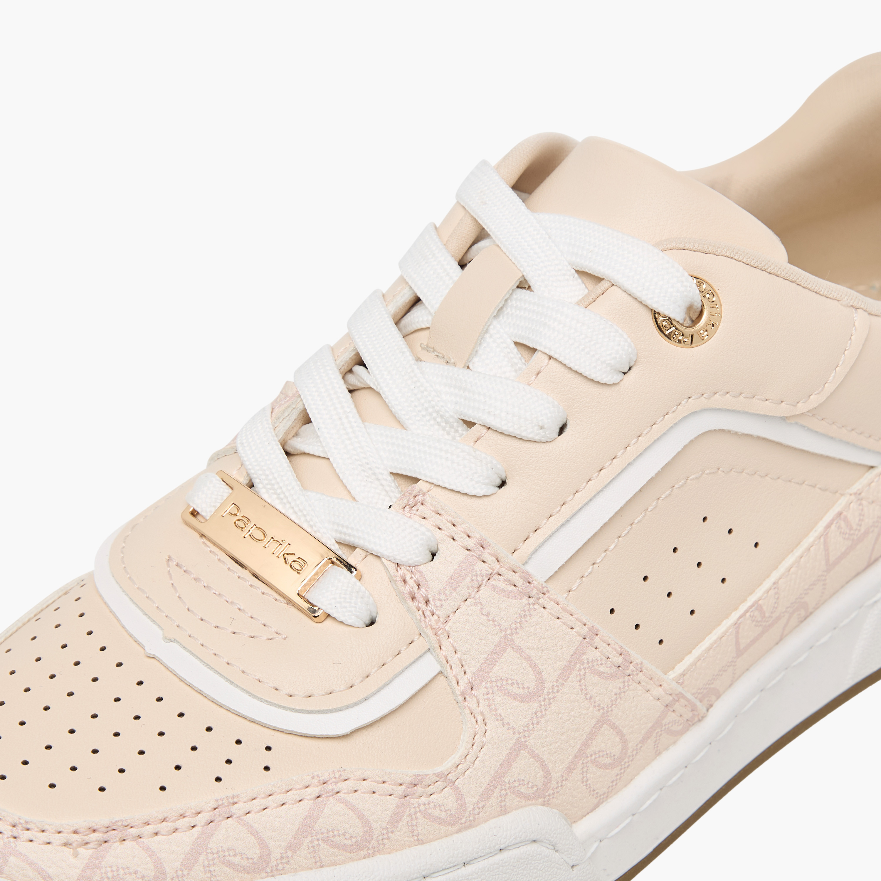 حذاء سنيكرز بطبعات مونوجرام ورباط من بابريكا-women-shoes-sneakers-image-4