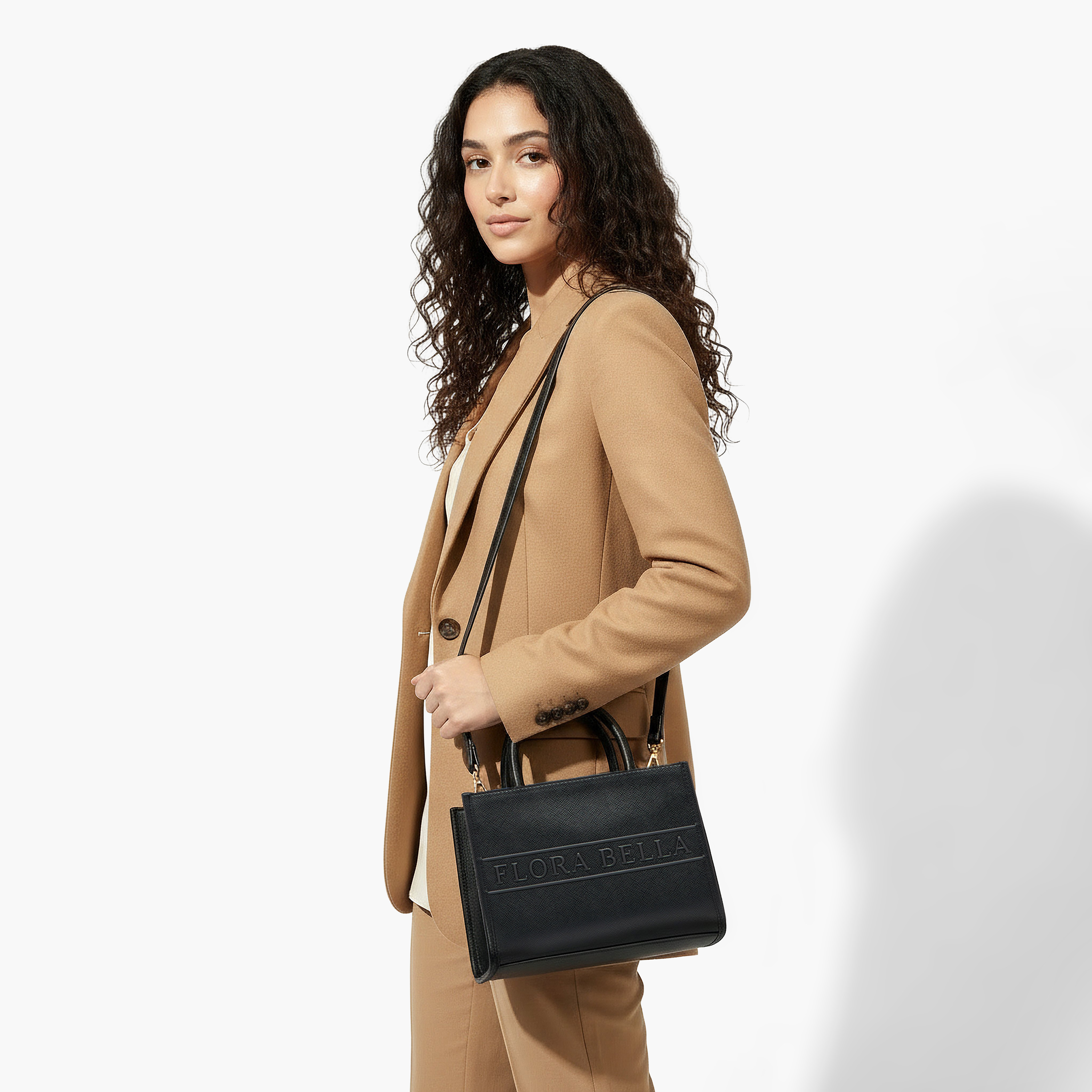 شنطة توت بمقبض مزدوج وتفاصيل شعار من فلورا بيلا-women-bagsandwallets-handbags-image-3