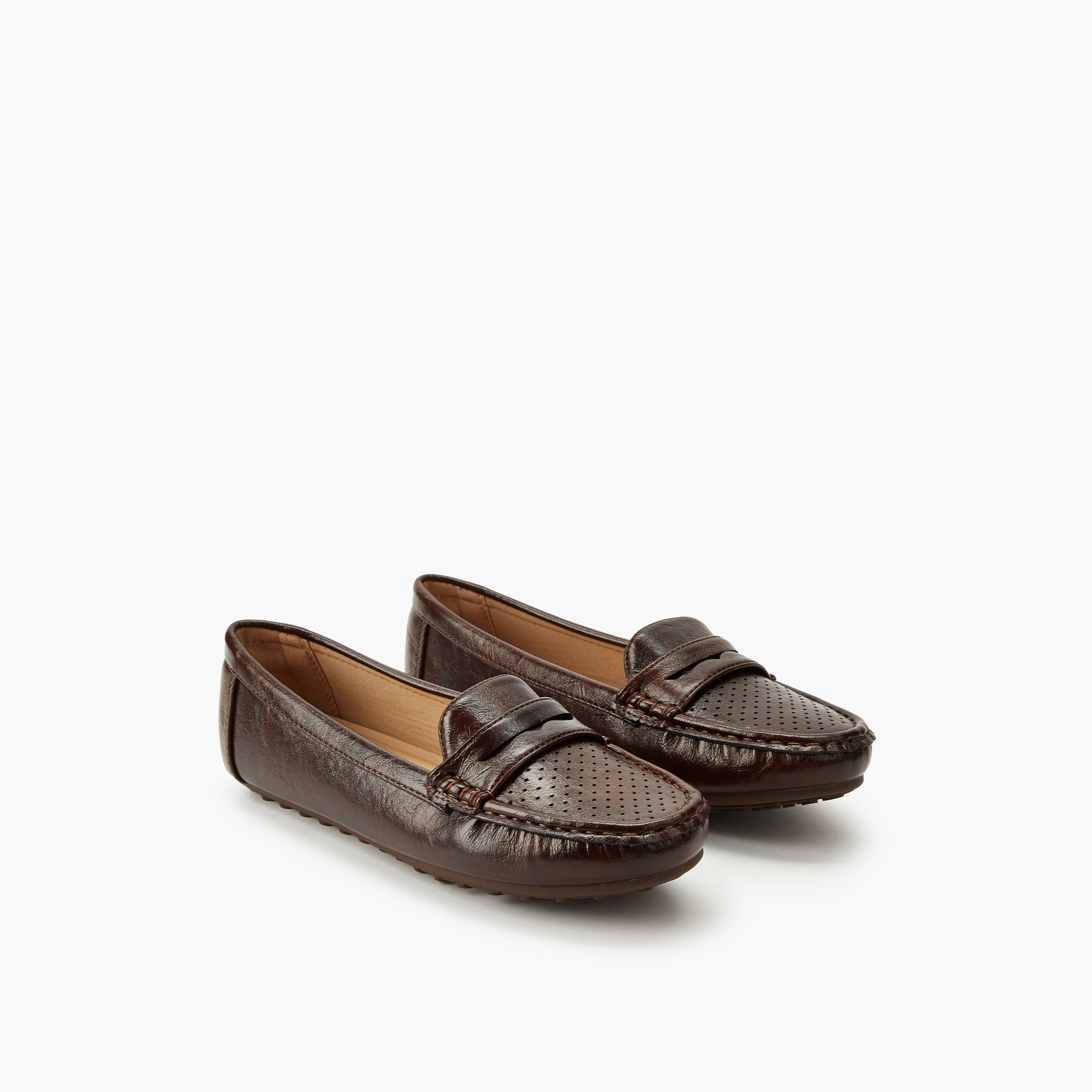 حذاء سهل الارتداء بنعل محبب وتفاصيل مثقبة للنساء من لو كونفورت-women-shoes-loafersandmoccasins-image-1