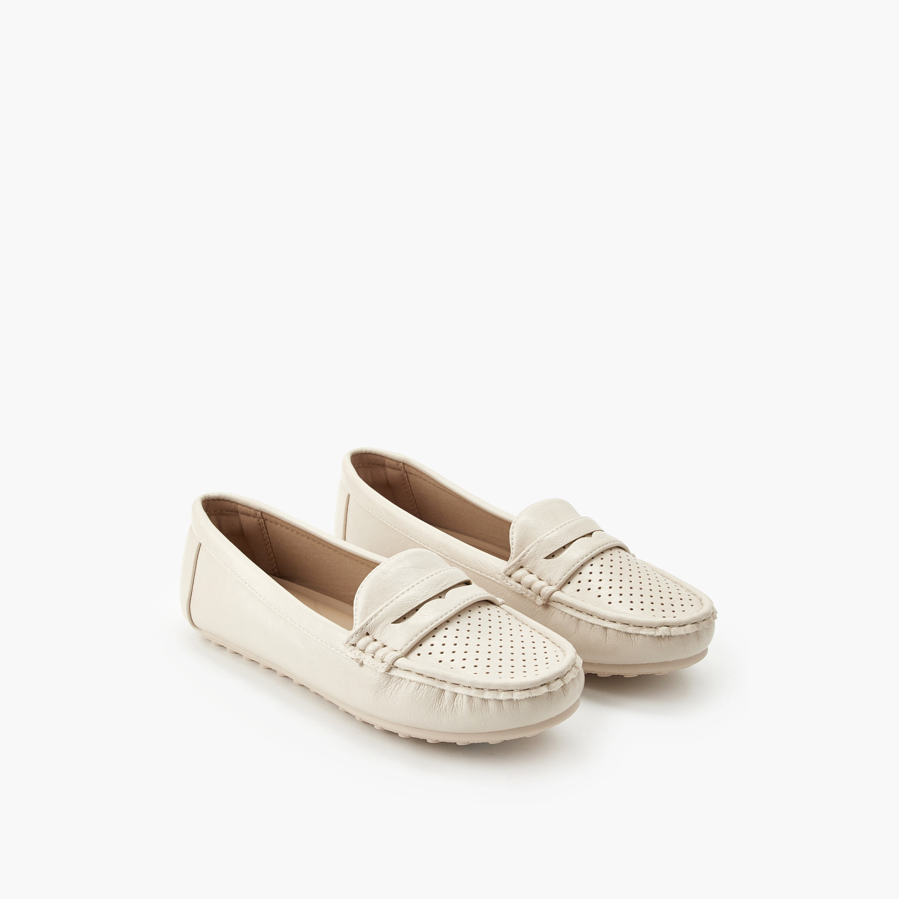 حذاء سهل الارتداء بنعل محبب وتفاصيل مثقبة للنساء من لو كونفورت-women-shoes-loafersandmoccasins-image-1