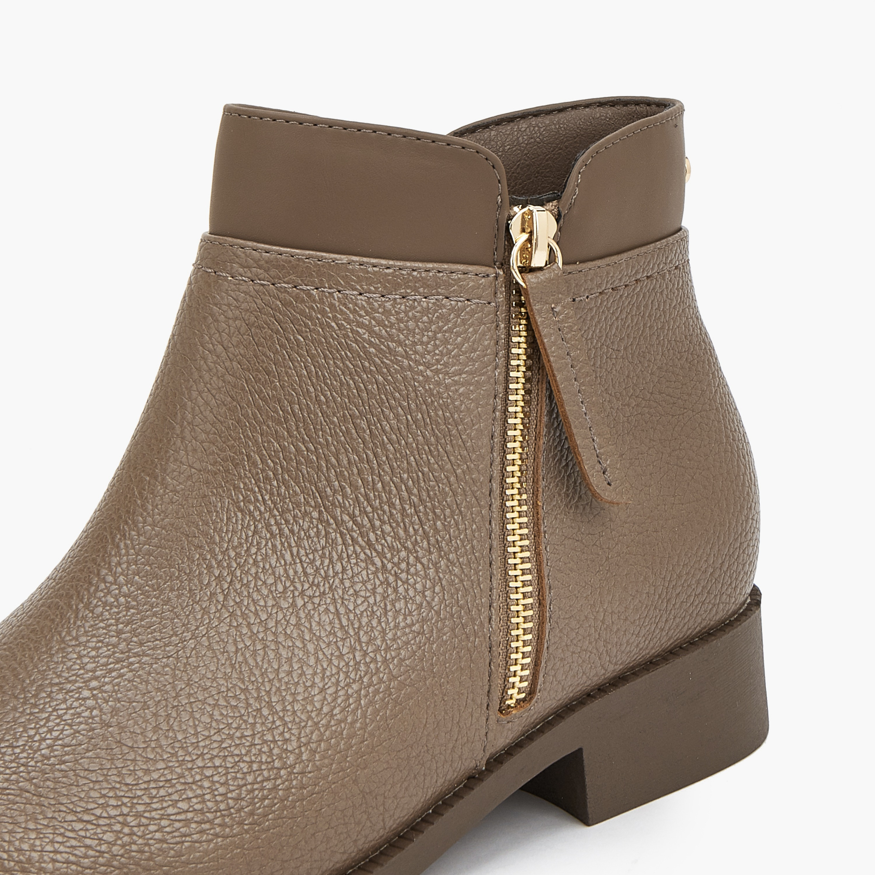 بوت طول الكاحل بارز الملمس للنساء من فلورا بيلا-women-shoes-boots-image-5