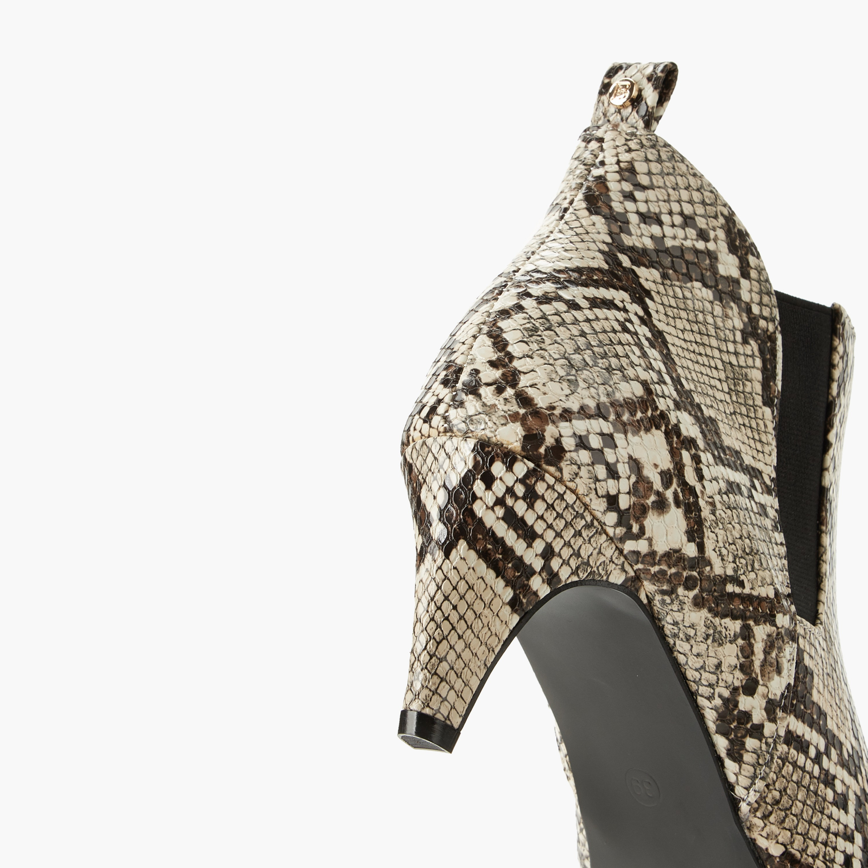 بوت طول الكاحل بطبعات حيوانات للنساء من فلورا بيلا-women-shoes-boots-image-5