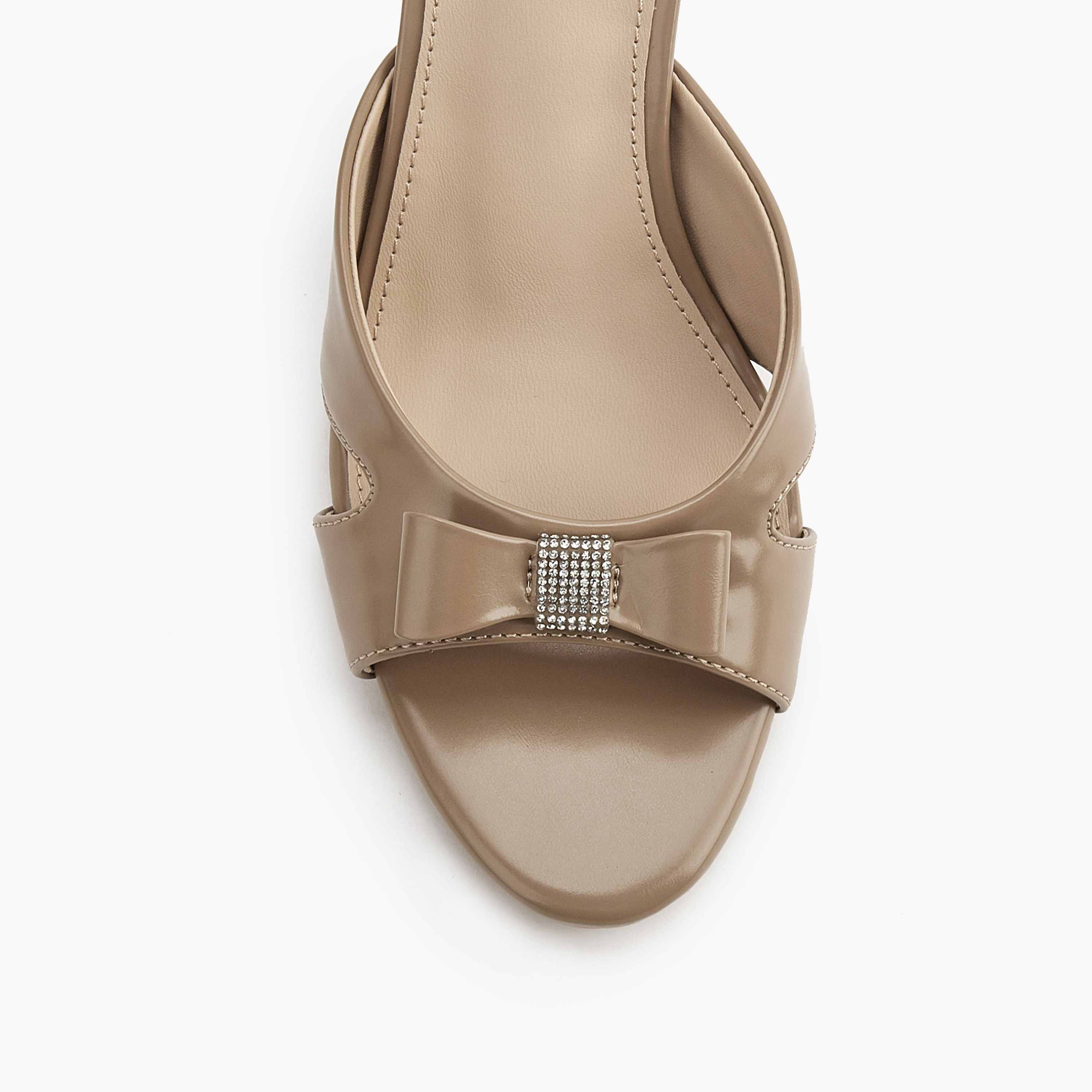 صندل مزين بفيونكة سهل الارتداء بكعب مدبب من فلورا بيلا-women-shoes-sandals-heeled-image-1
