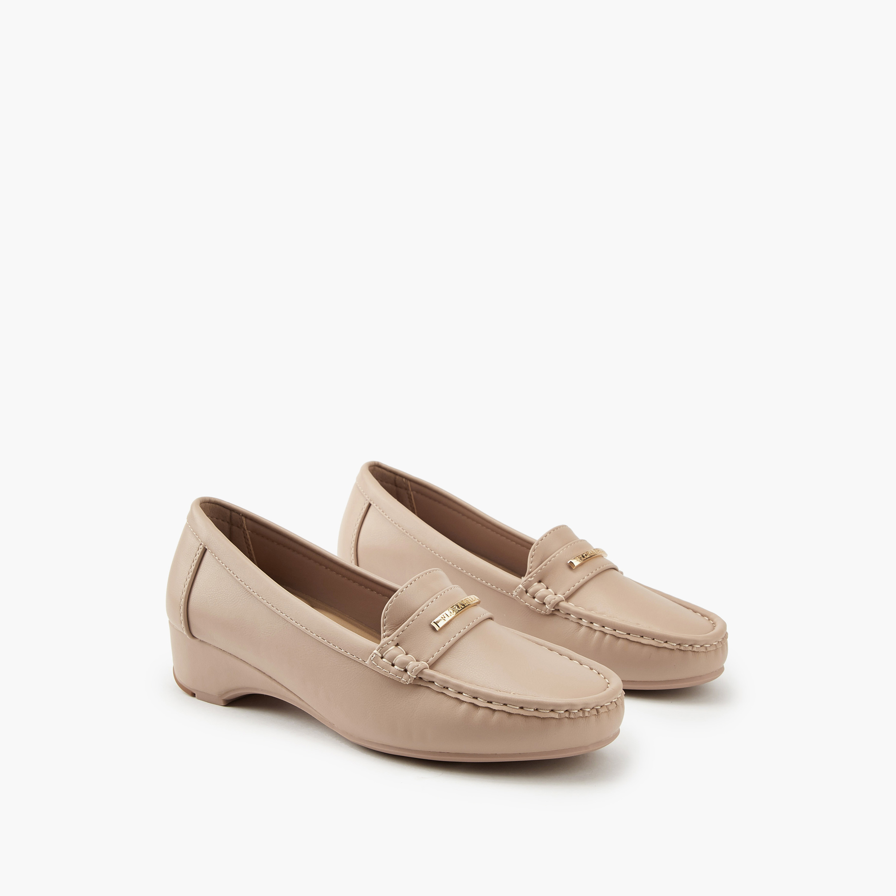 حذاء سهل الارتداء بزينة معدنية وكعب ويدج من فلورا بيلا-women-shoes-heels-image-1