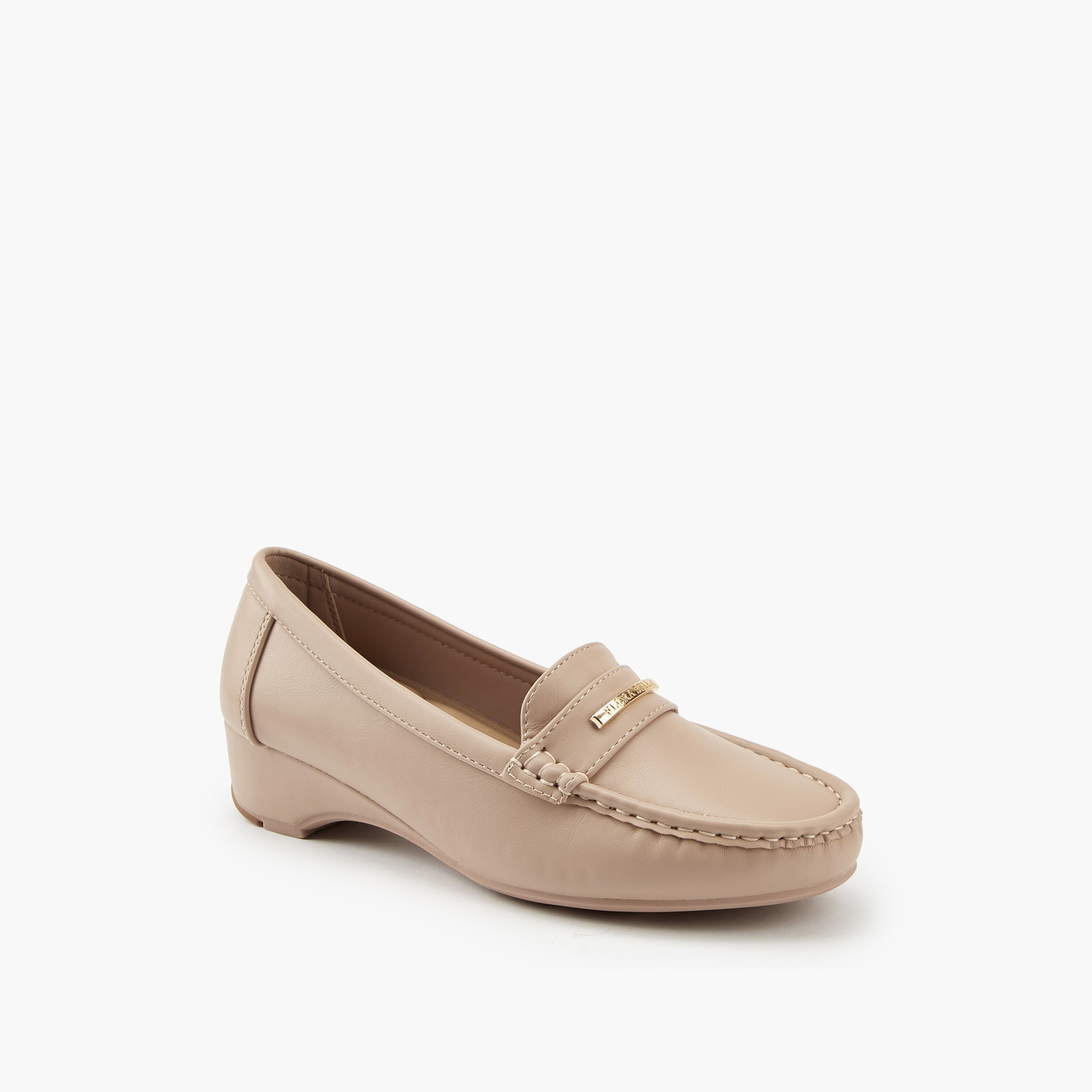 حذاء سهل الارتداء بزينة معدنية وكعب ويدج من فلورا بيلا-women-shoes-heels-image-3