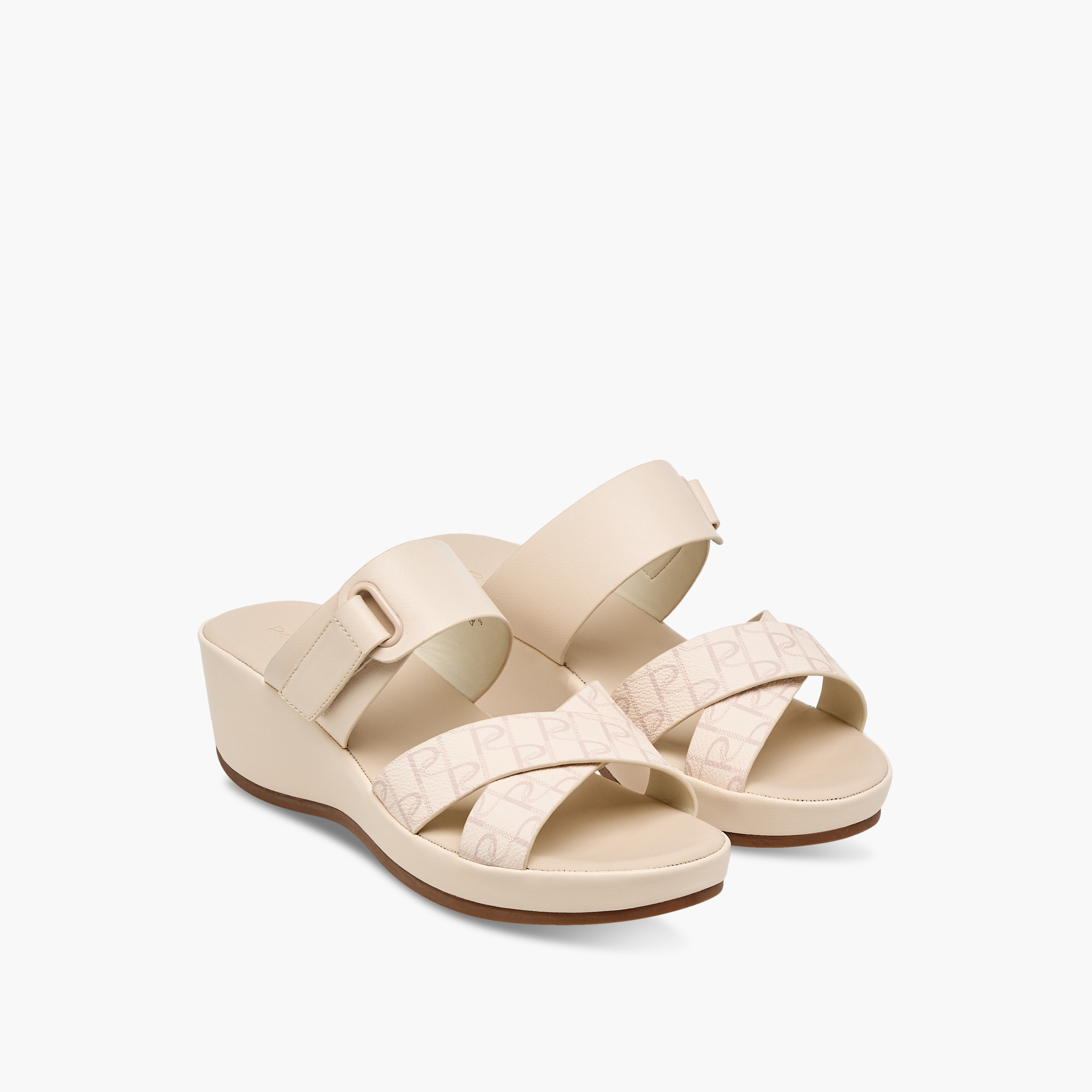 صندل مريح سهل الارتداء بكعب ويدج وطبعات مونوجرام من بابريكا-women-shoes-sandals-heeled-image-1