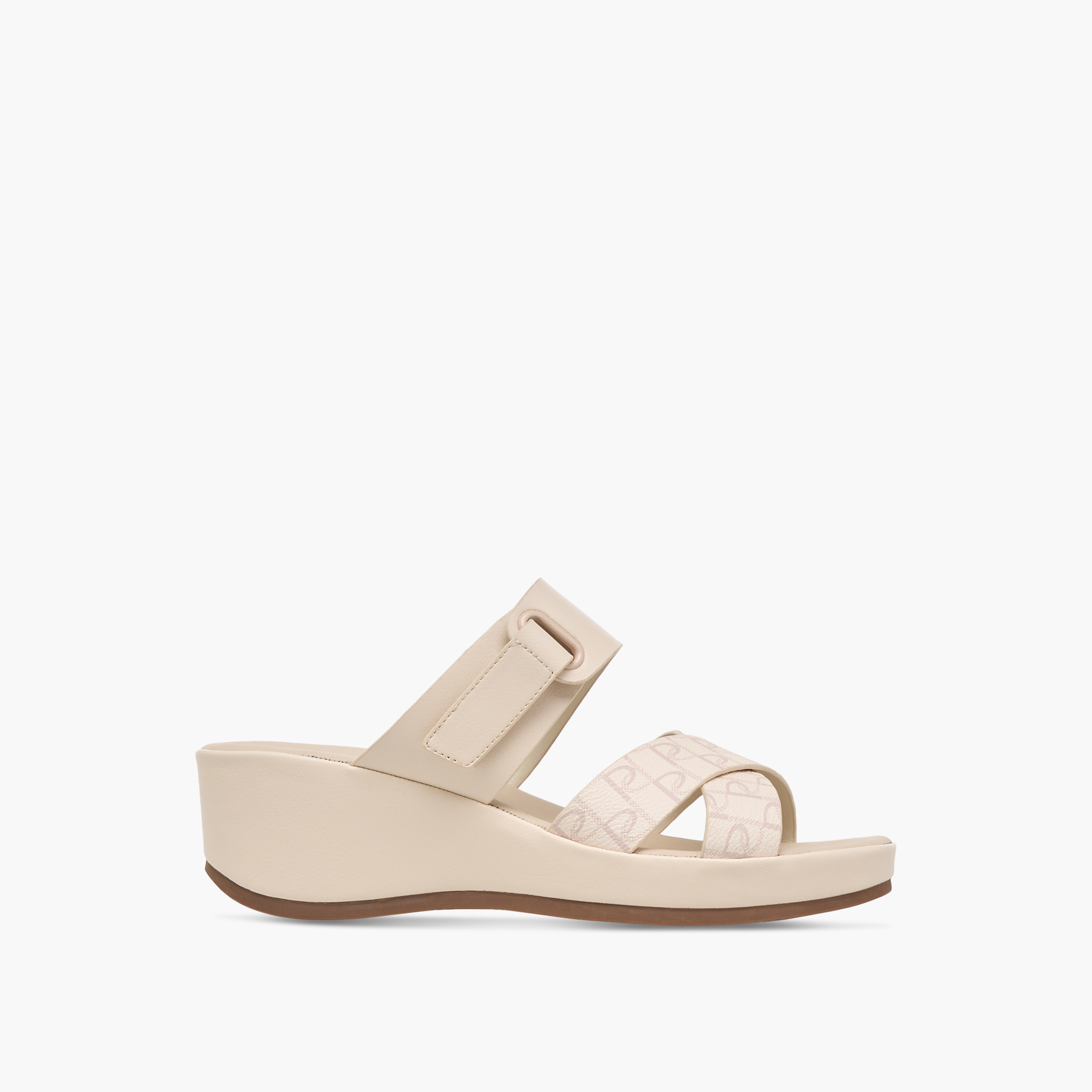 صندل مريح سهل الارتداء بكعب ويدج وطبعات مونوجرام من بابريكا-women-shoes-sandals-heeled-image-3