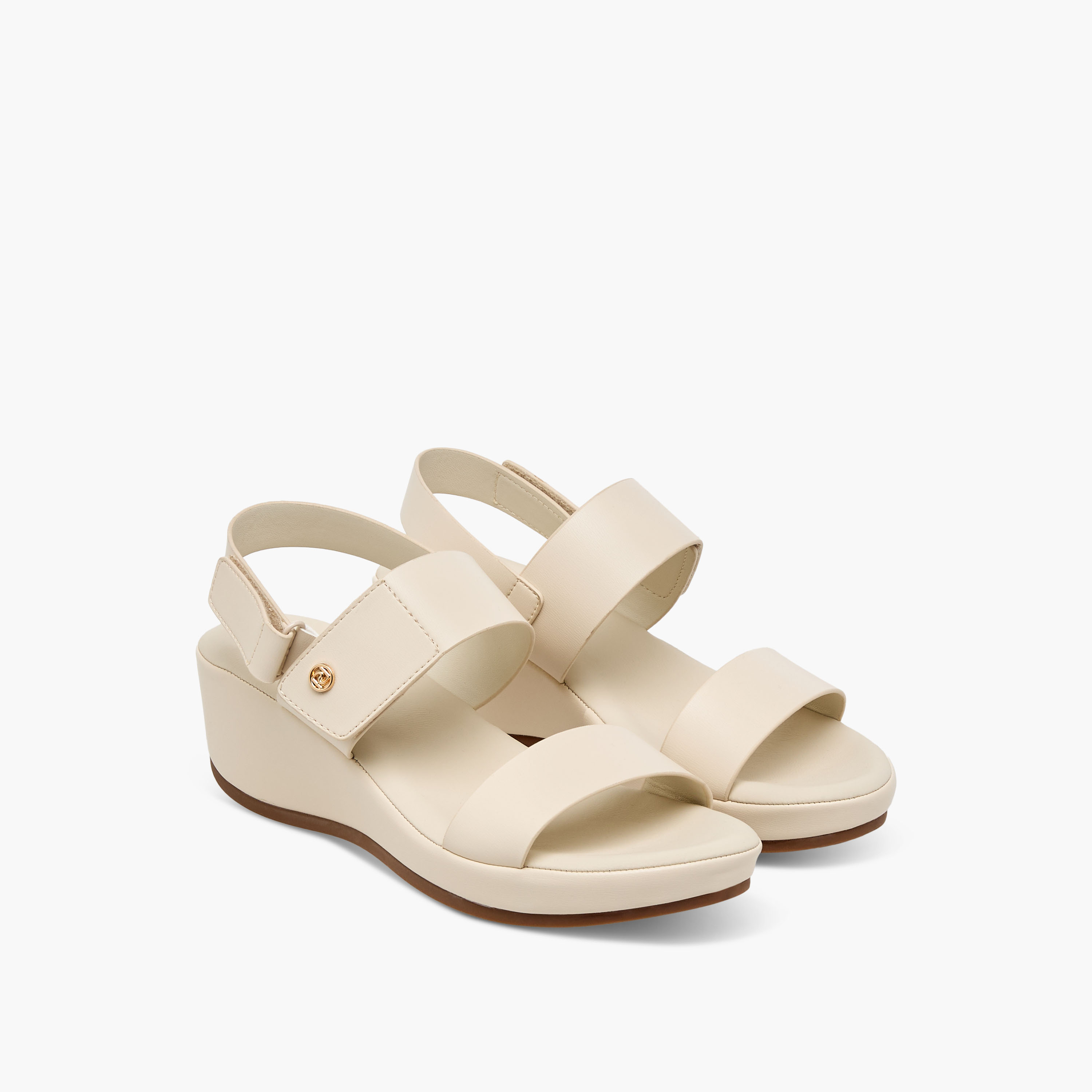 صندل سادة بكعب ويدج وشريط إغلاق لاصق من بابريكا-women-shoes-sandals-heeled-image-1