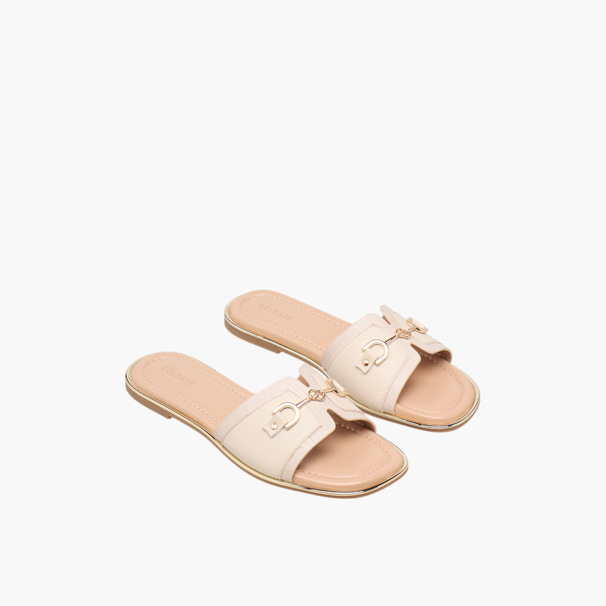 صندل مسطح سهل الارتداء وبارز الملمس بزينة معدنية للنساء من سيليست-women-shoes-flats-sandals-image-1