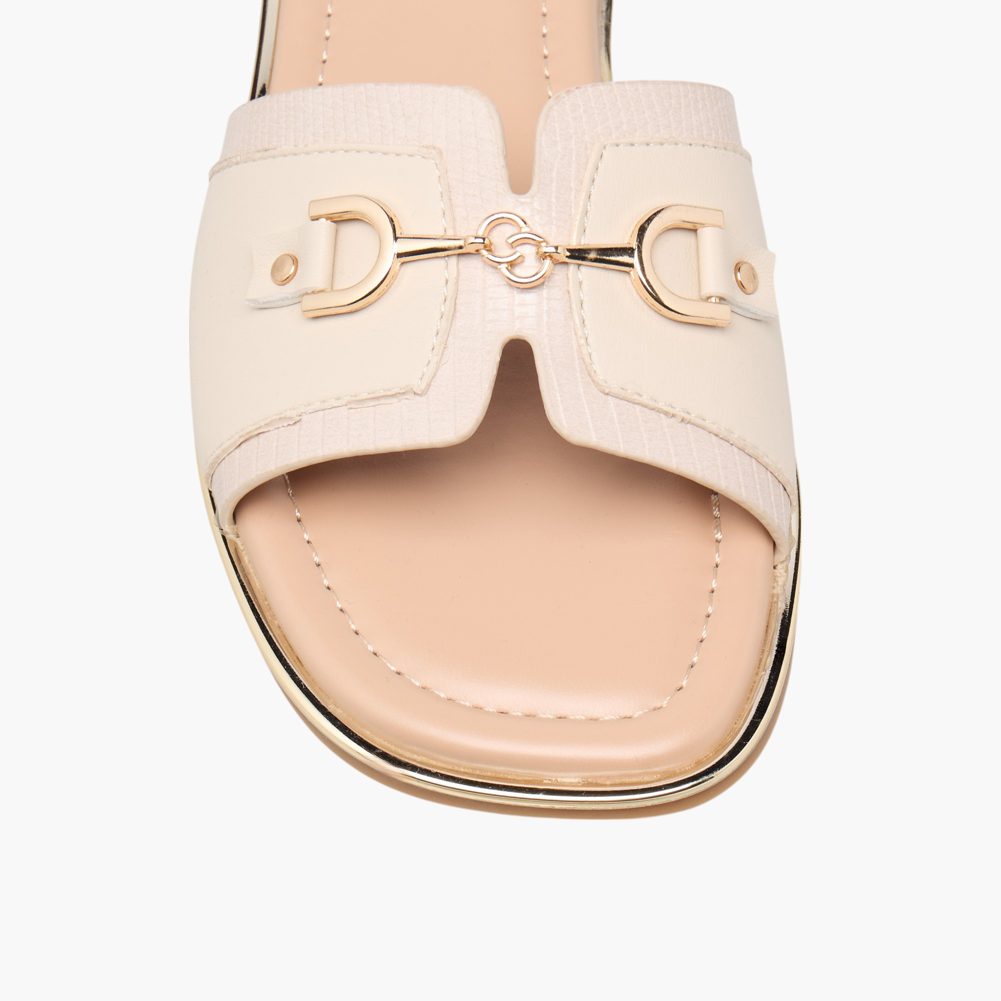 صندل مسطح سهل الارتداء وبارز الملمس بزينة معدنية للنساء من سيليست-women-shoes-flats-sandals-image-4