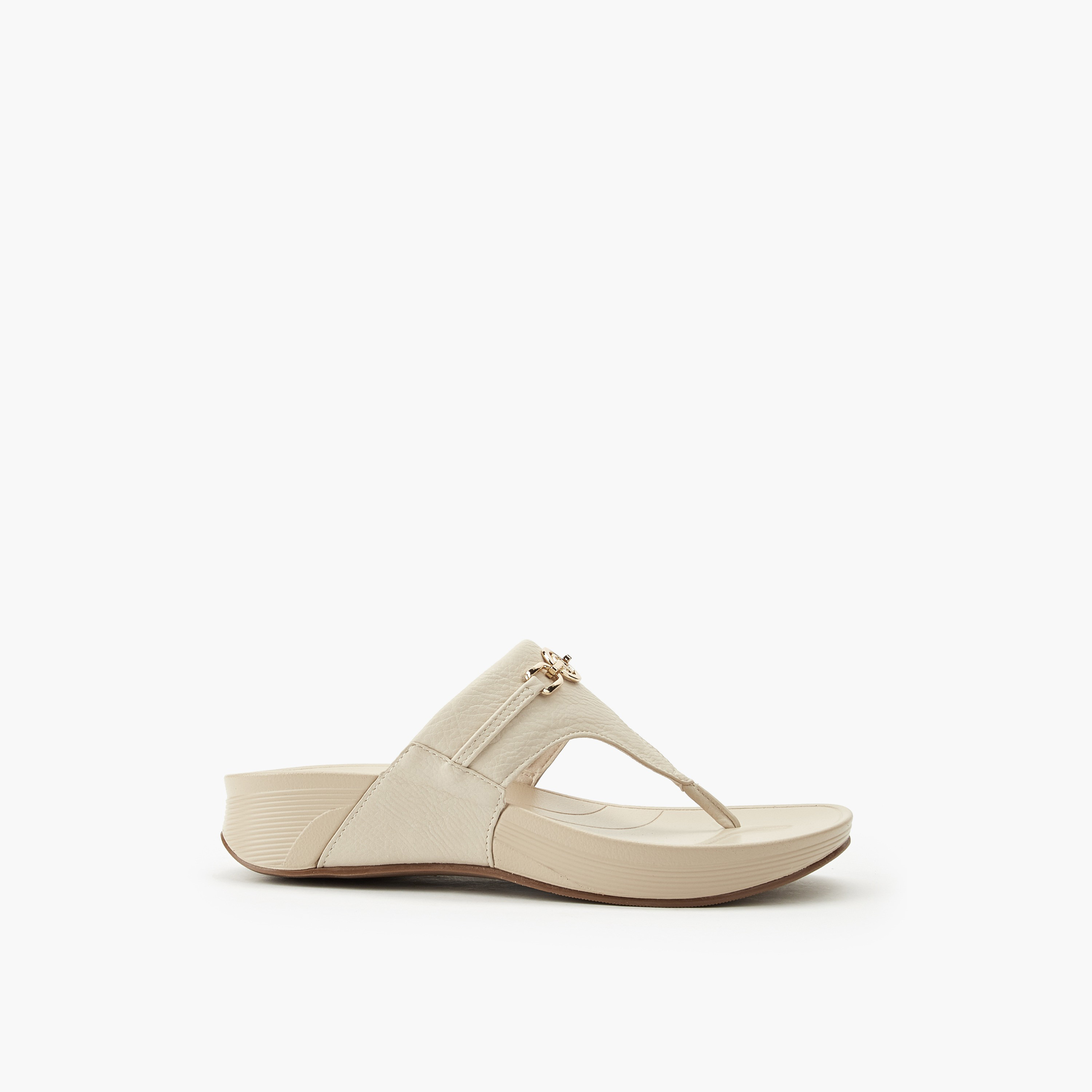 صندل بإصبع وتفاصيل سلسلة للنساء من لو كونفورت-women-shoes-sandals-flats-image-3