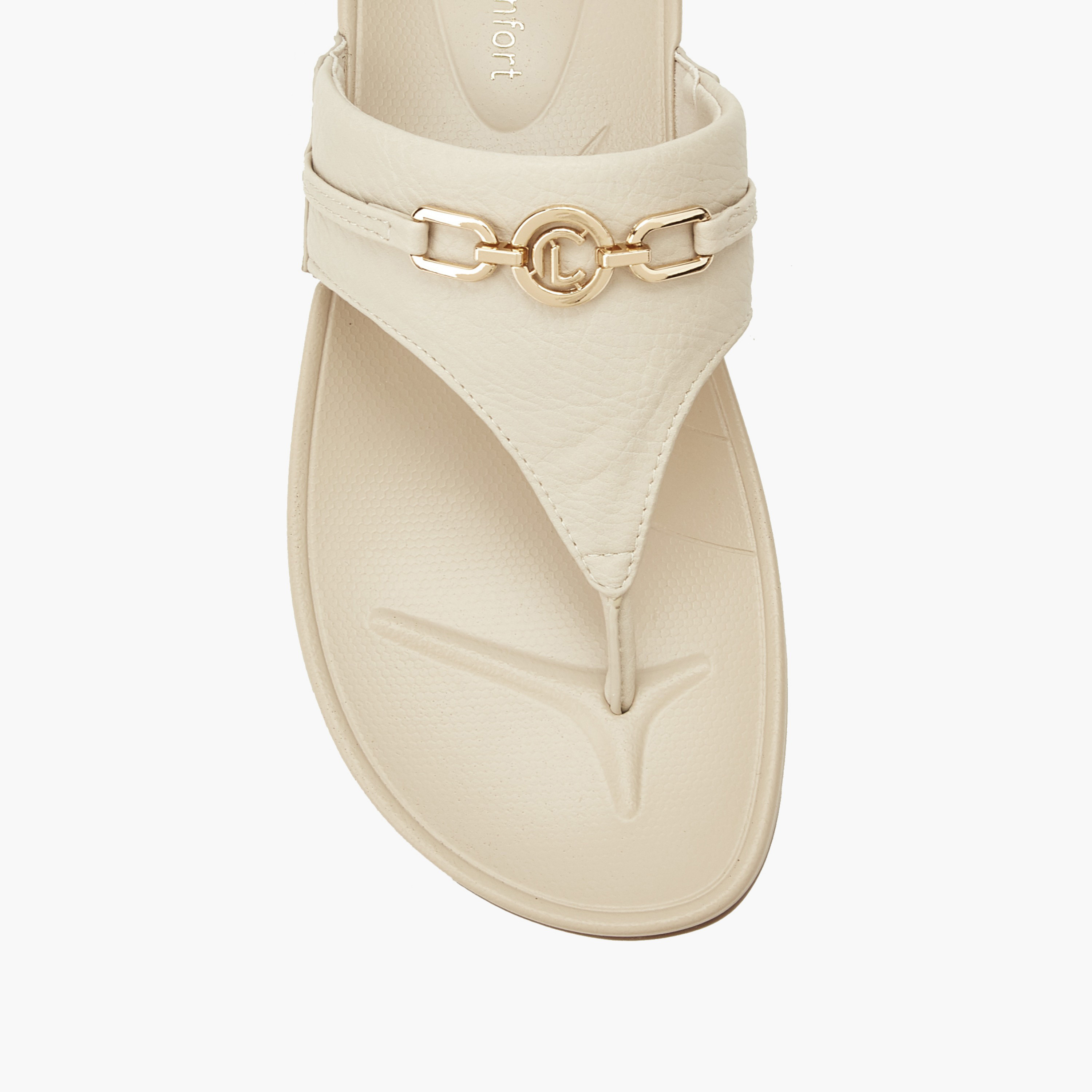 صندل بإصبع وتفاصيل سلسلة للنساء من لو كونفورت-women-shoes-sandals-flats-image-4