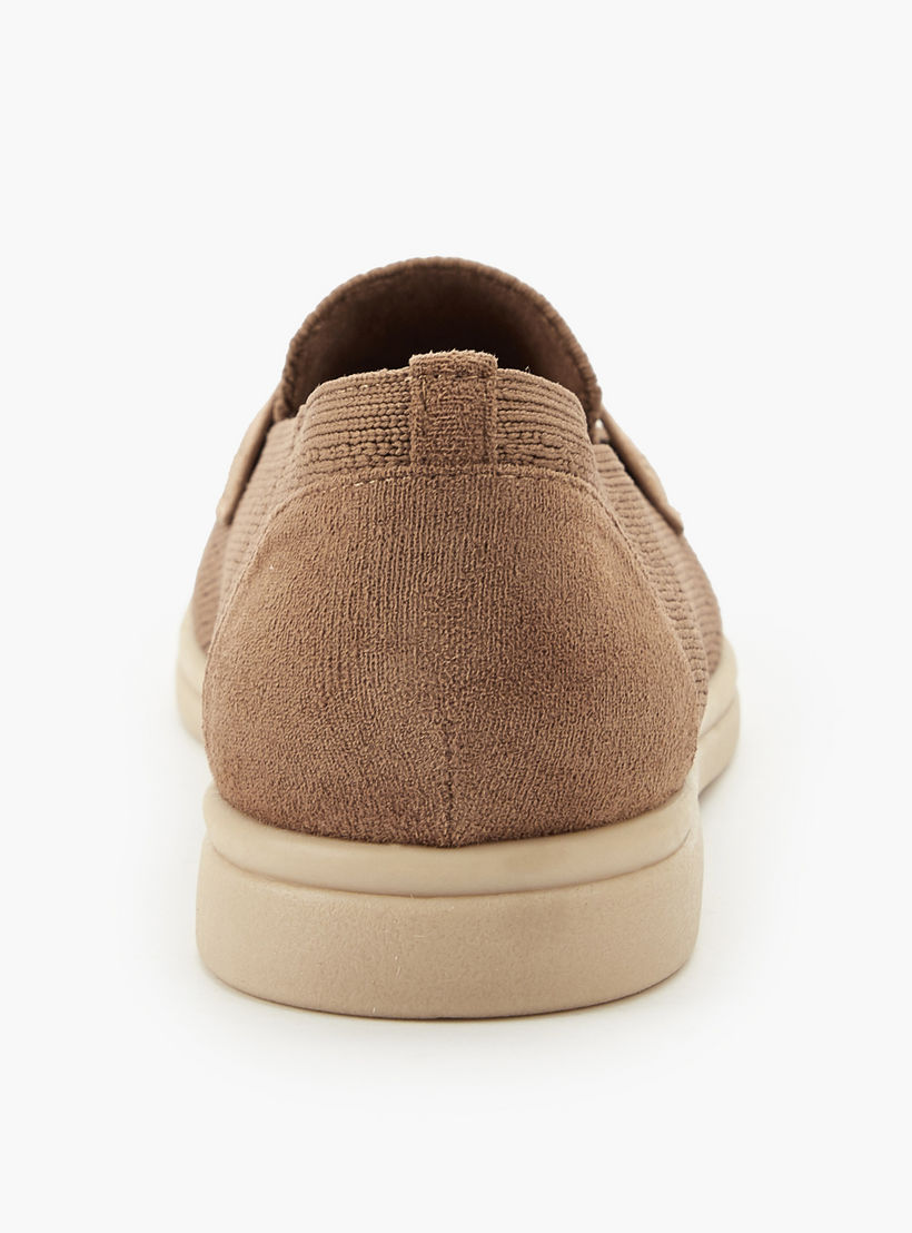 حذاء سهل الارتداء بزينة معدنية للنساء من لو كونفورت-women-shoes-loafersandmoccasins-image-5