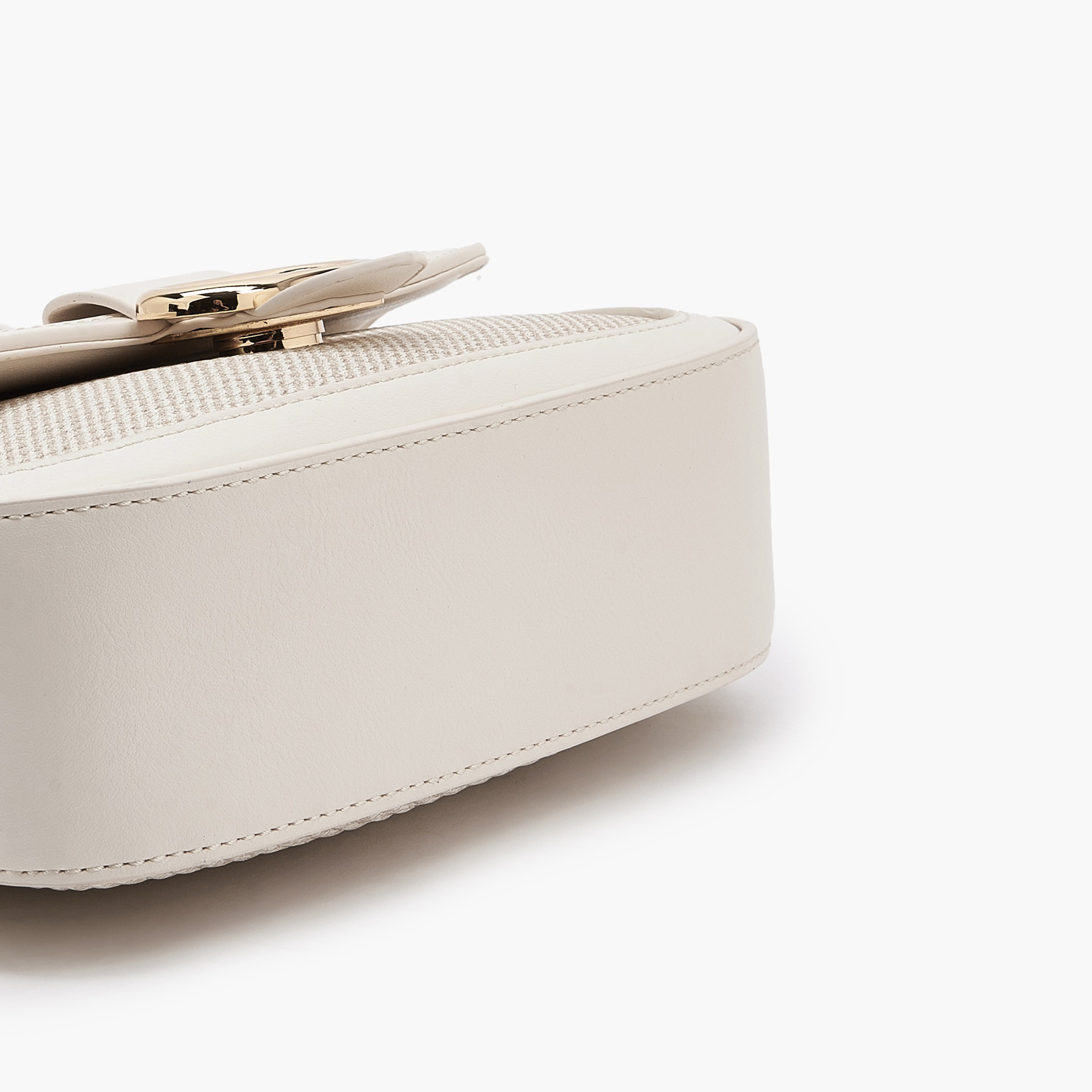 شنطة كروس بودي بارزة الملمس بحزام قابل للتعديل من فلورا بيلا-women-bagsandwallets-handbags-image-6