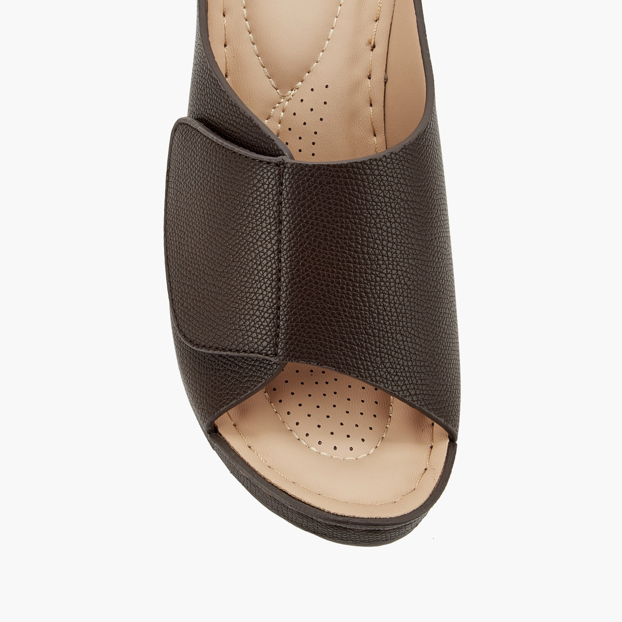 صندل ويدج بارز الملمس للنساء من فلورا بيلا-women-shoes-sandals-heeled-image-4