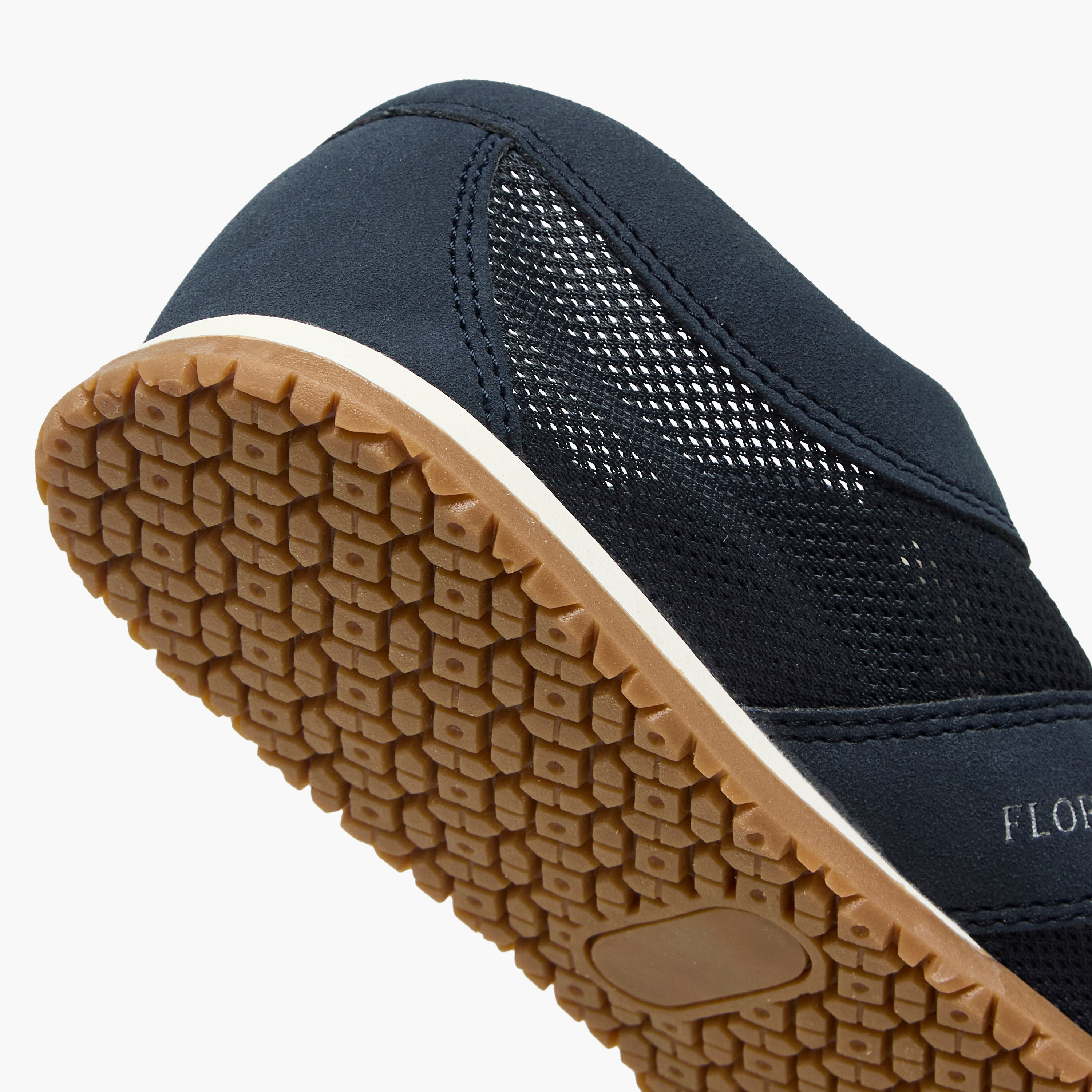 حذاء سنيكرز برباط إغلاق للنساء من فلورا بيلا-women-shoes-sneakers-image-5