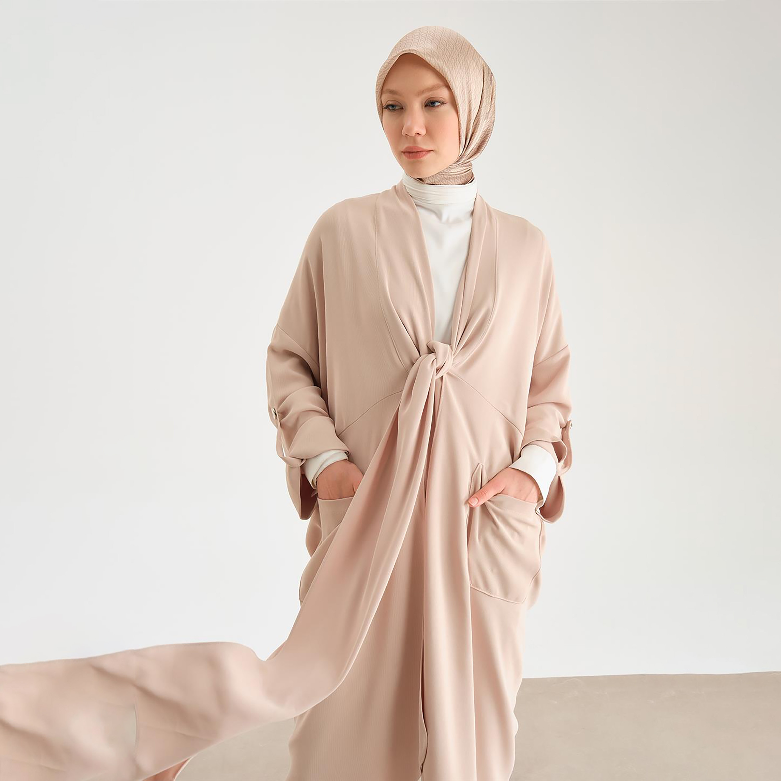 سترة Armine نسائية ذات أكمام قابلة للطي وGo Tunic-women-clothing-shirtsandblouses-blouses-image-2