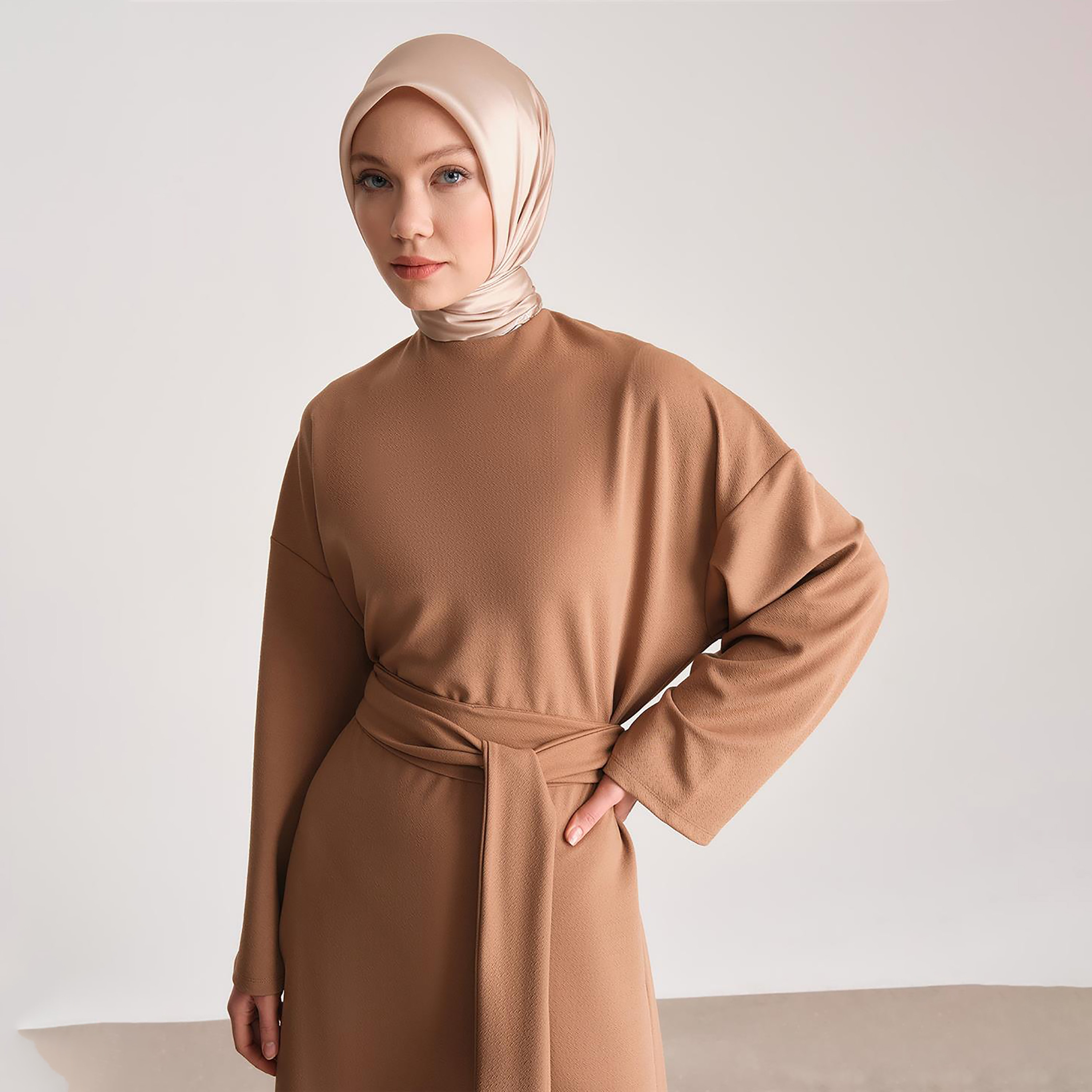 فستان Armine نسائي طويل على شكل حرف A وأكمام مطاطية-women-clothing-dresses-image-2