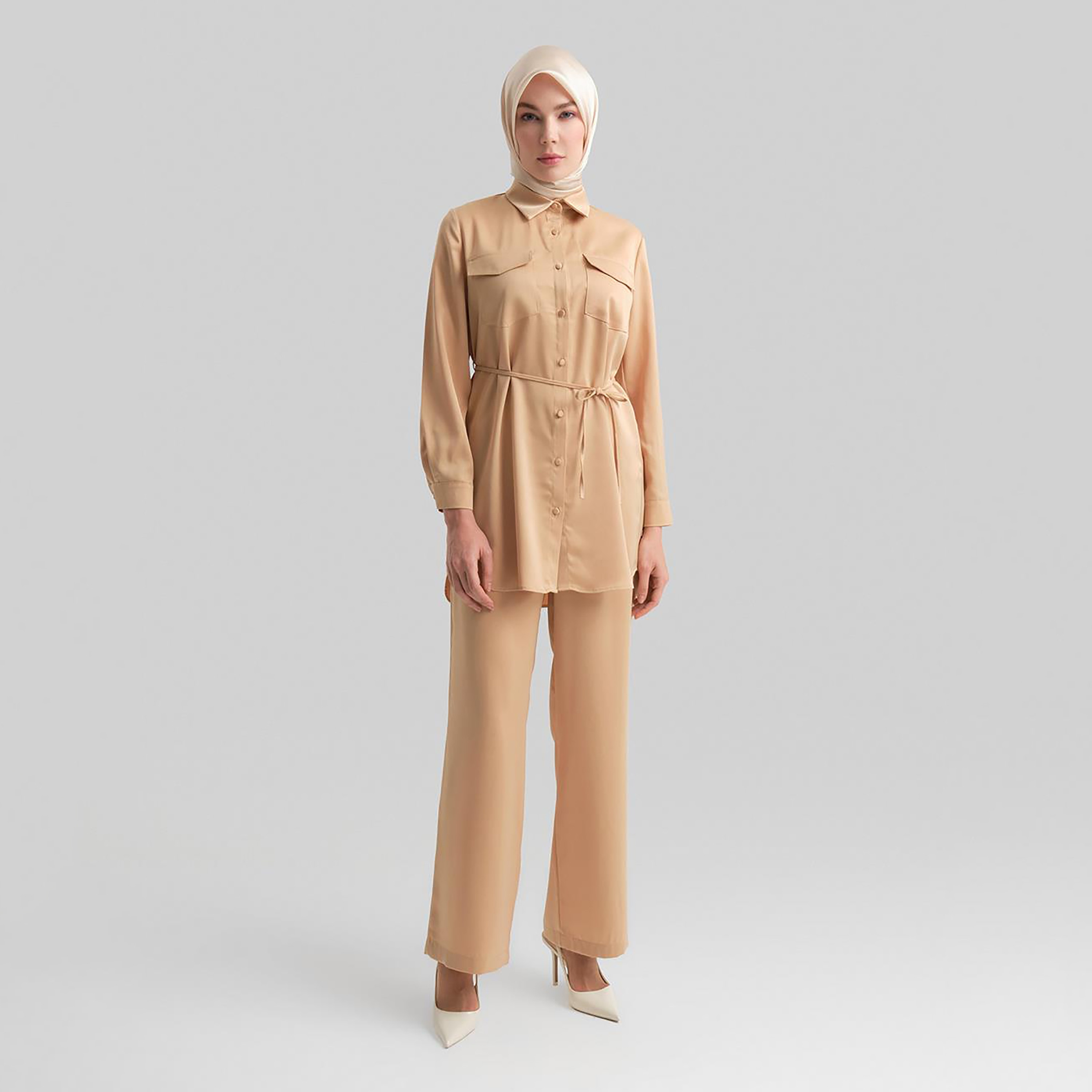 طقم من قطعتين من قميص نسائي بياقة مخططة وسروال واسع الساق من Armine-women-clothing-coordsets-image-1