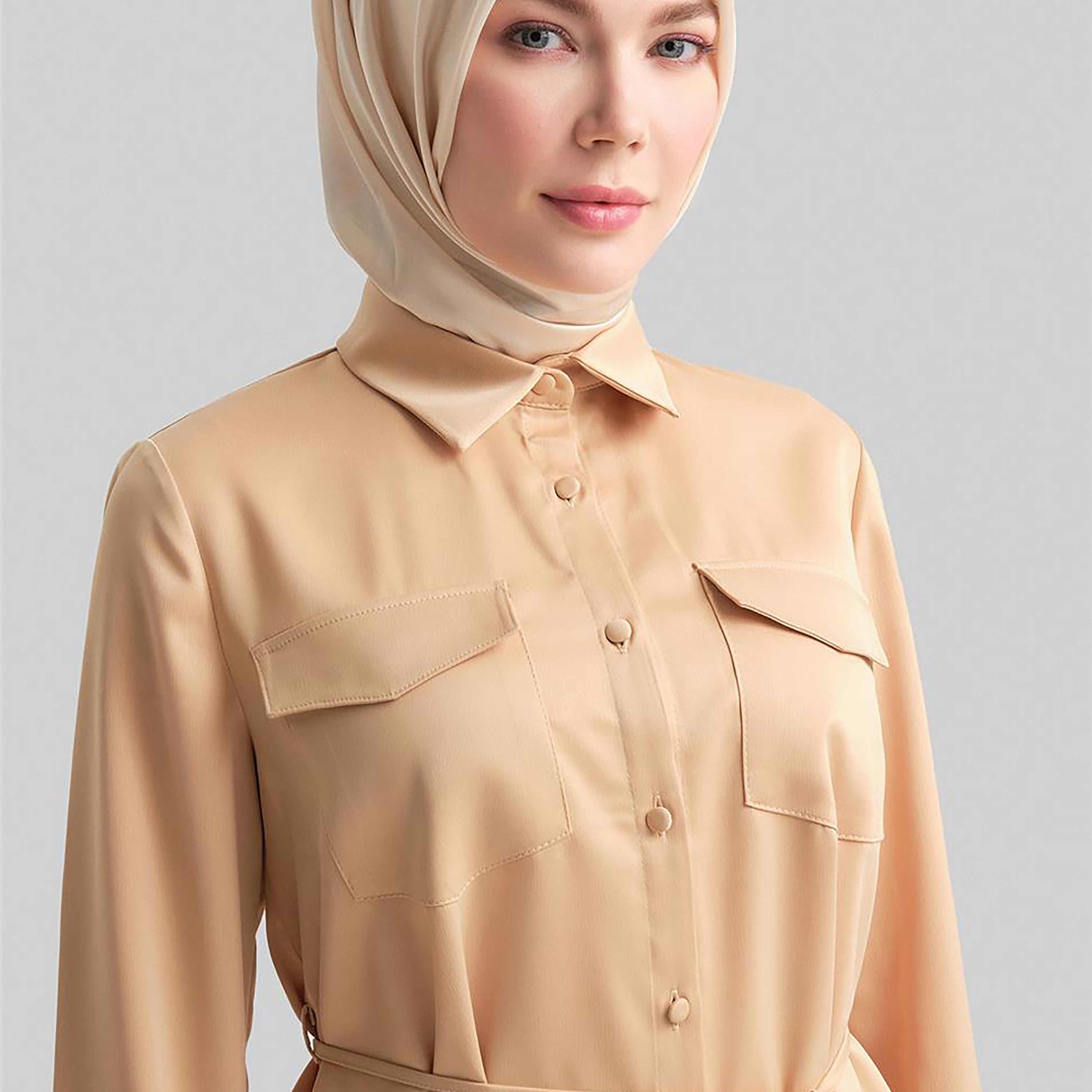 طقم من قطعتين من قميص نسائي بياقة مخططة وسروال واسع الساق من Armine-women-clothing-coordsets-image-2