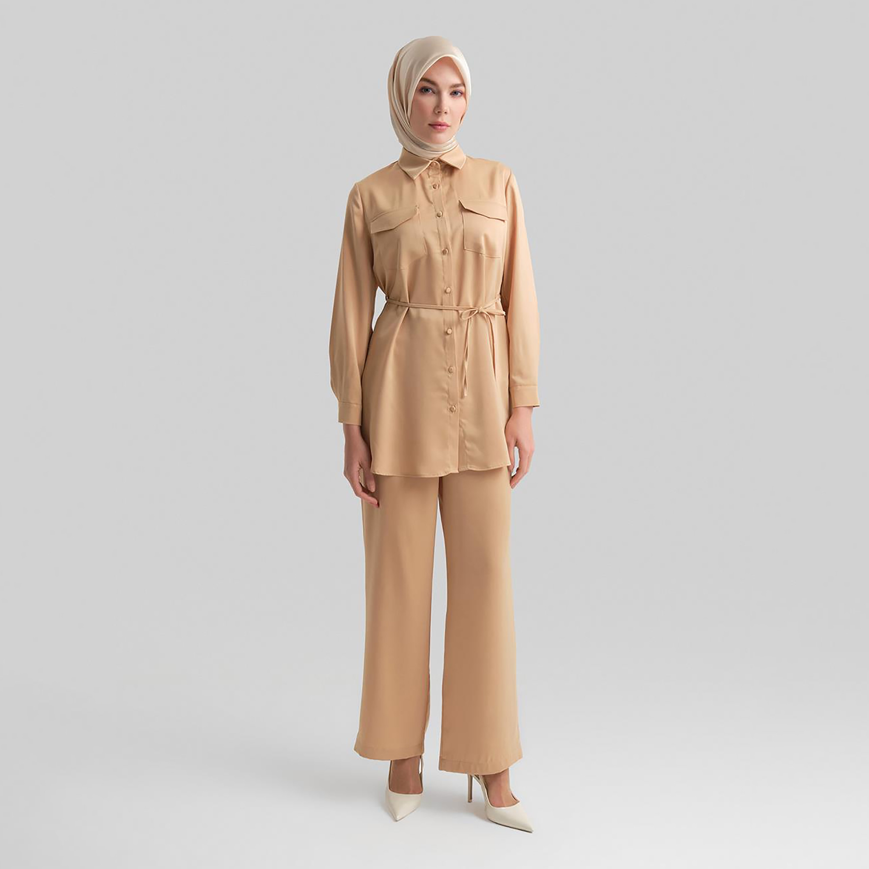 طقم من قطعتين من قميص نسائي بياقة مخططة وسروال واسع الساق من Armine-women-clothing-coordsets-image-4