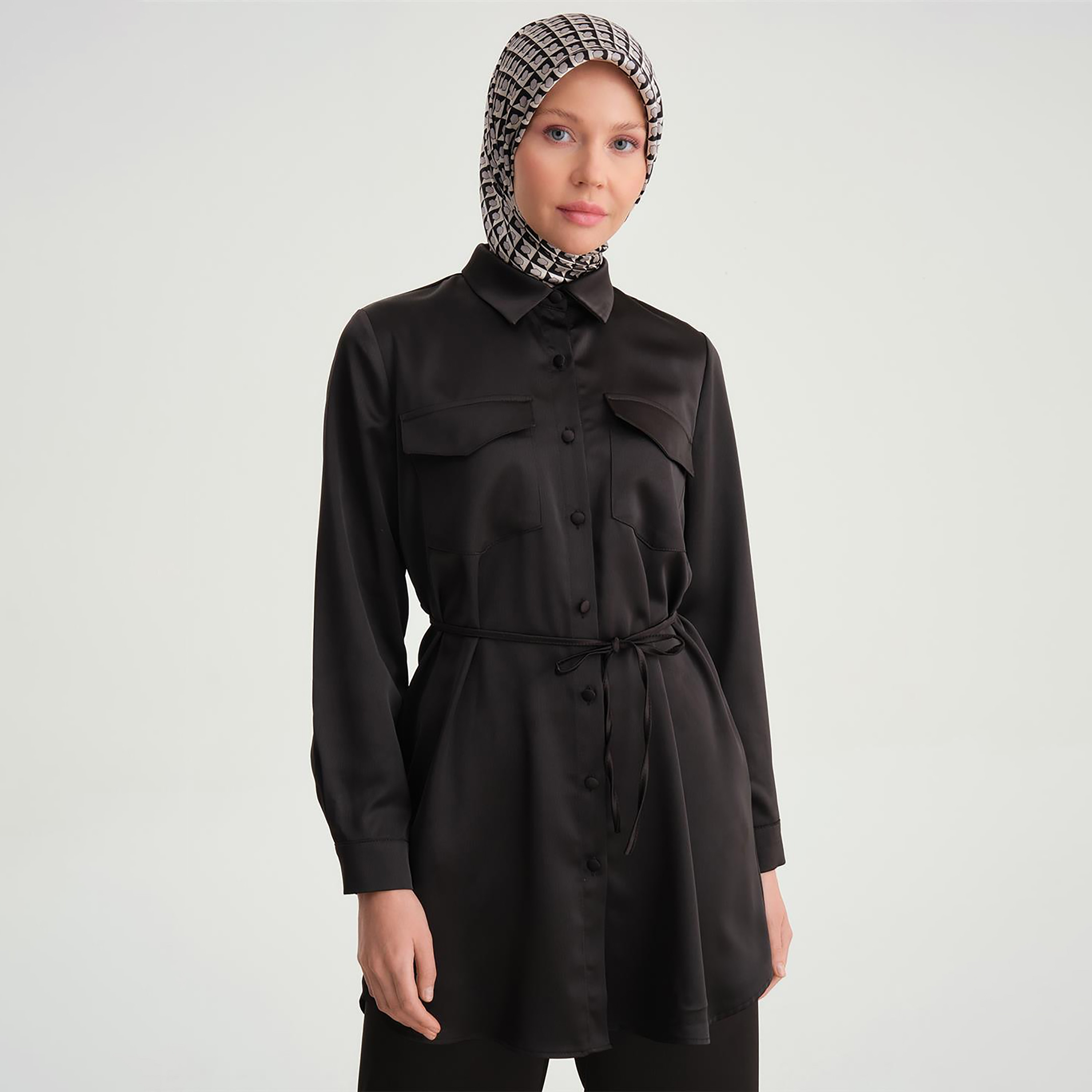 طقم من قطعتين من قميص نسائي بياقة مخططة وسروال واسع الساق من Armine-women-clothing-coordsets-image-12