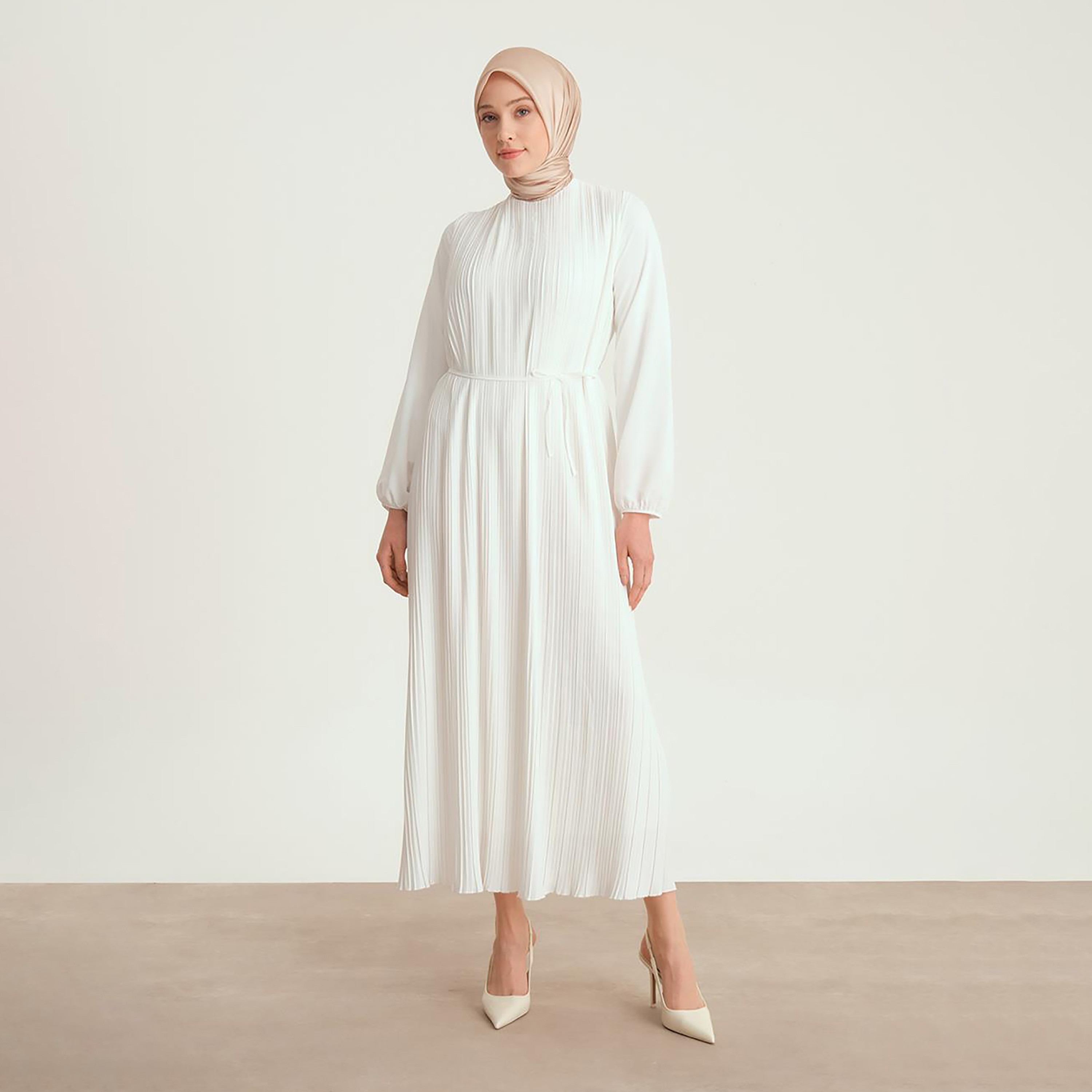 فستان طويل على شكل حرف A من Armine بأكمام وأكمام مطاطية-women-clothing-dresses-image-1