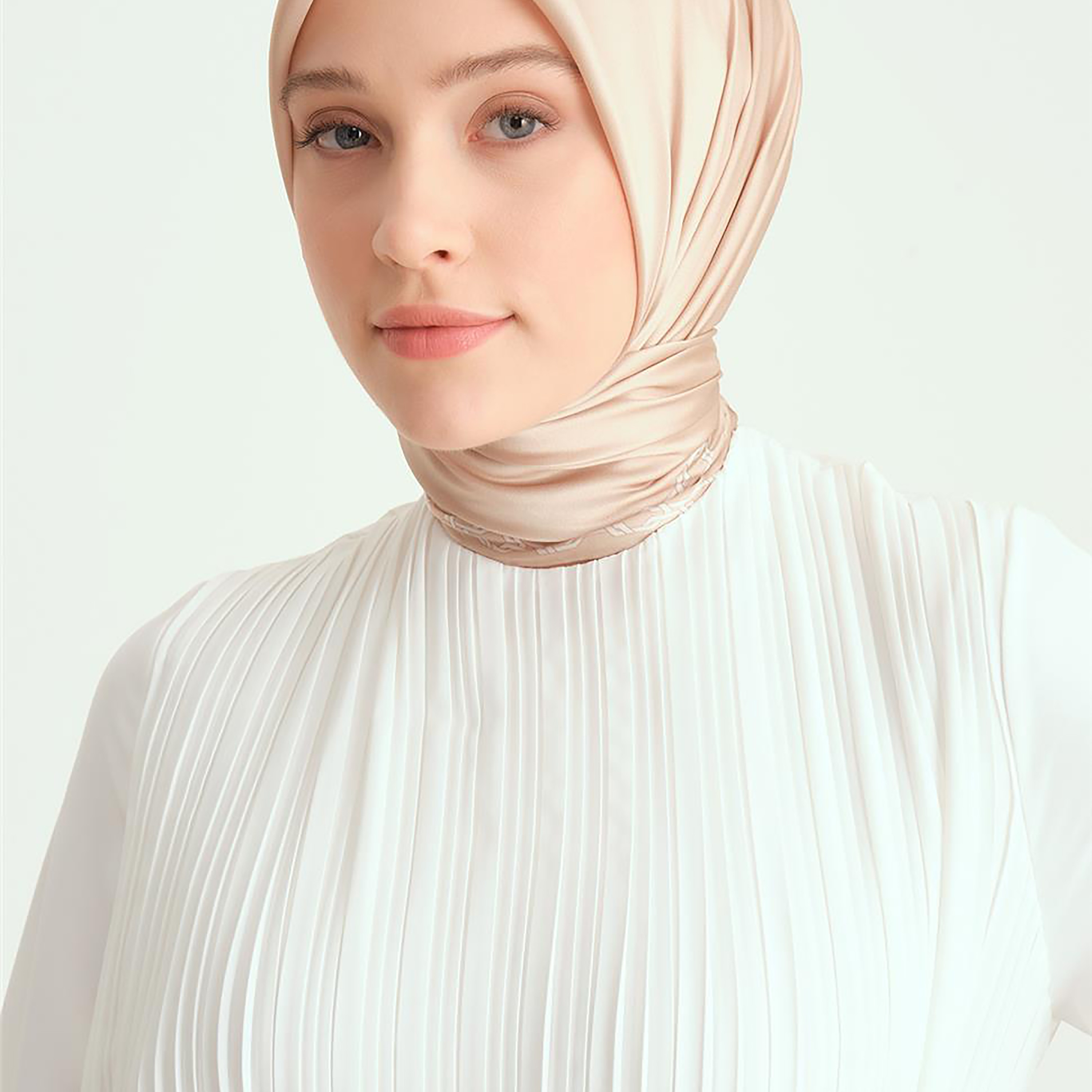 فستان طويل على شكل حرف A من Armine بأكمام وأكمام مطاطية-women-clothing-dresses-image-2