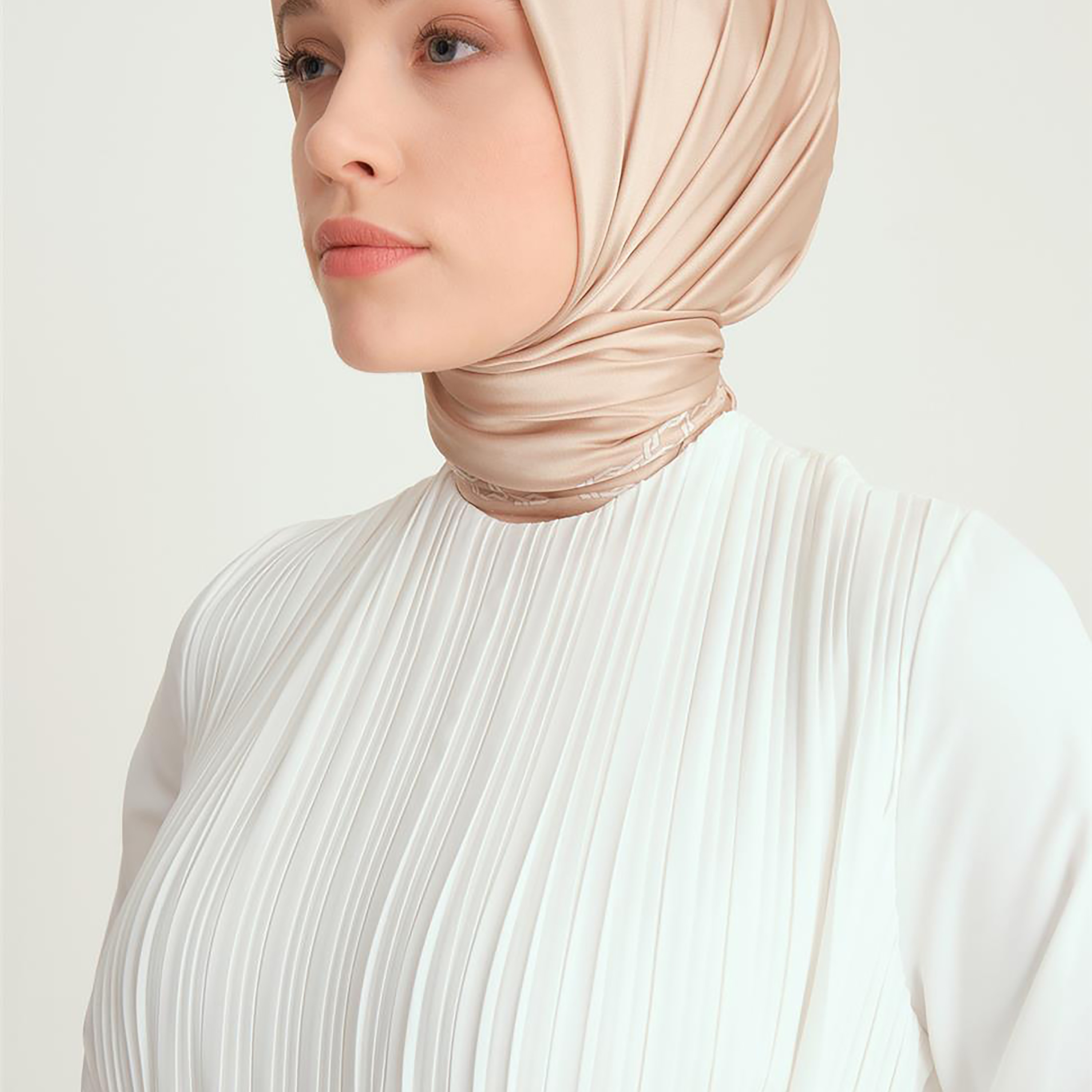 فستان طويل على شكل حرف A من Armine بأكمام وأكمام مطاطية-women-clothing-dresses-image-3