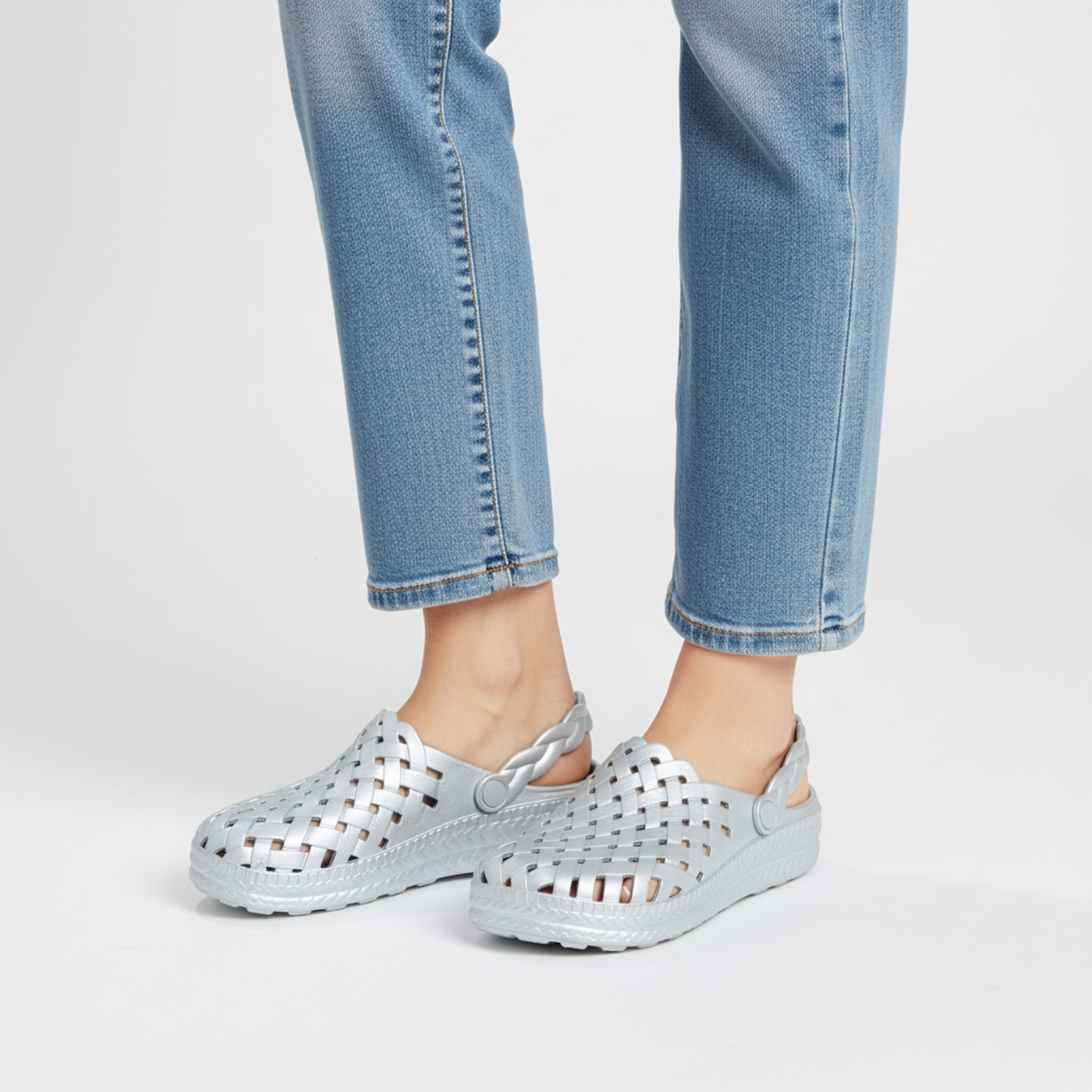 كلوج بحزام خلفي للنساء من فلورا بيلا-women-shoes-flipflopsandslides-image-2