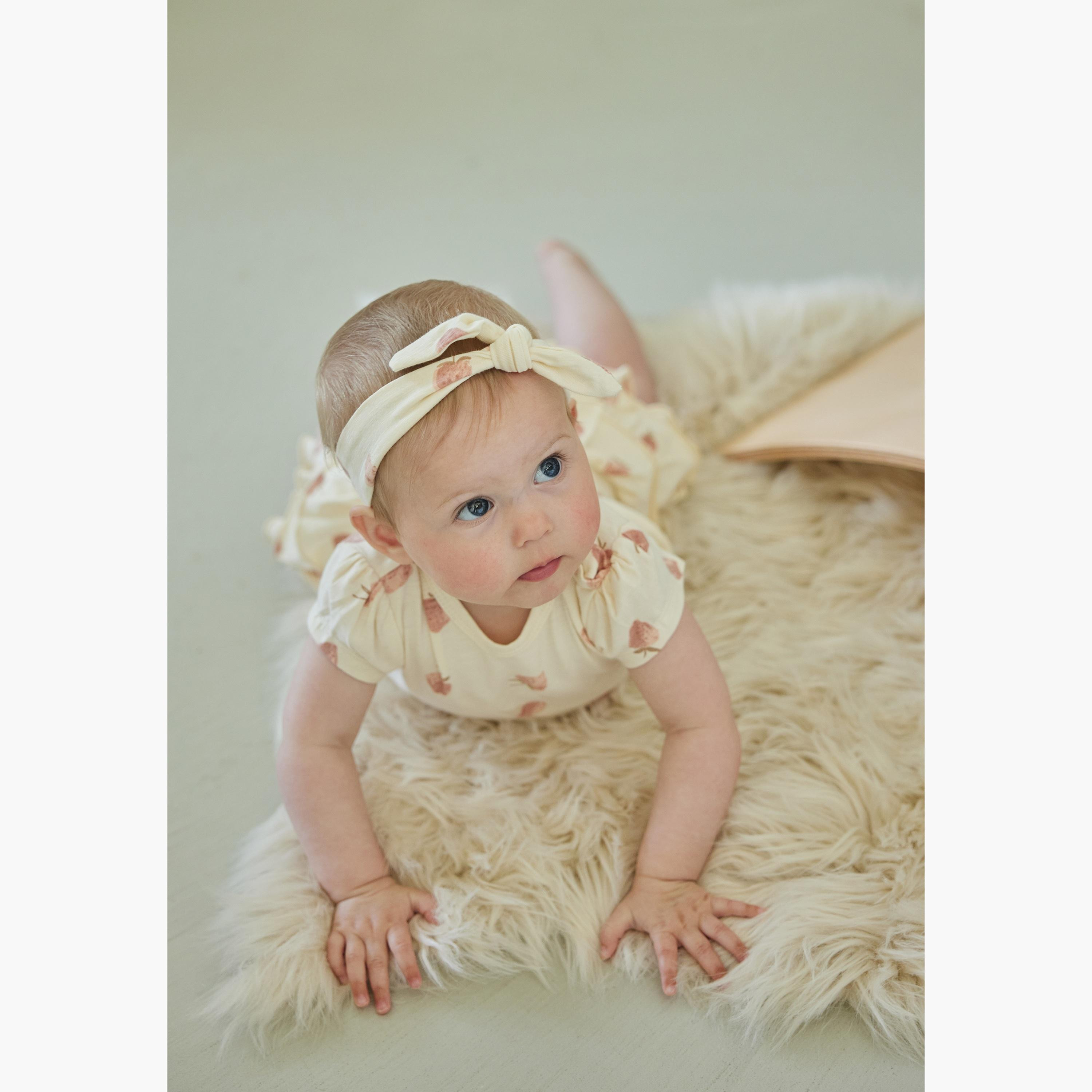 تي شيرت مطبوع بأكمام قصيرة وشورت مع عصابة رأس 3 قطع من ديركجي-baby-girls-clothing-setsandcoords-image-6