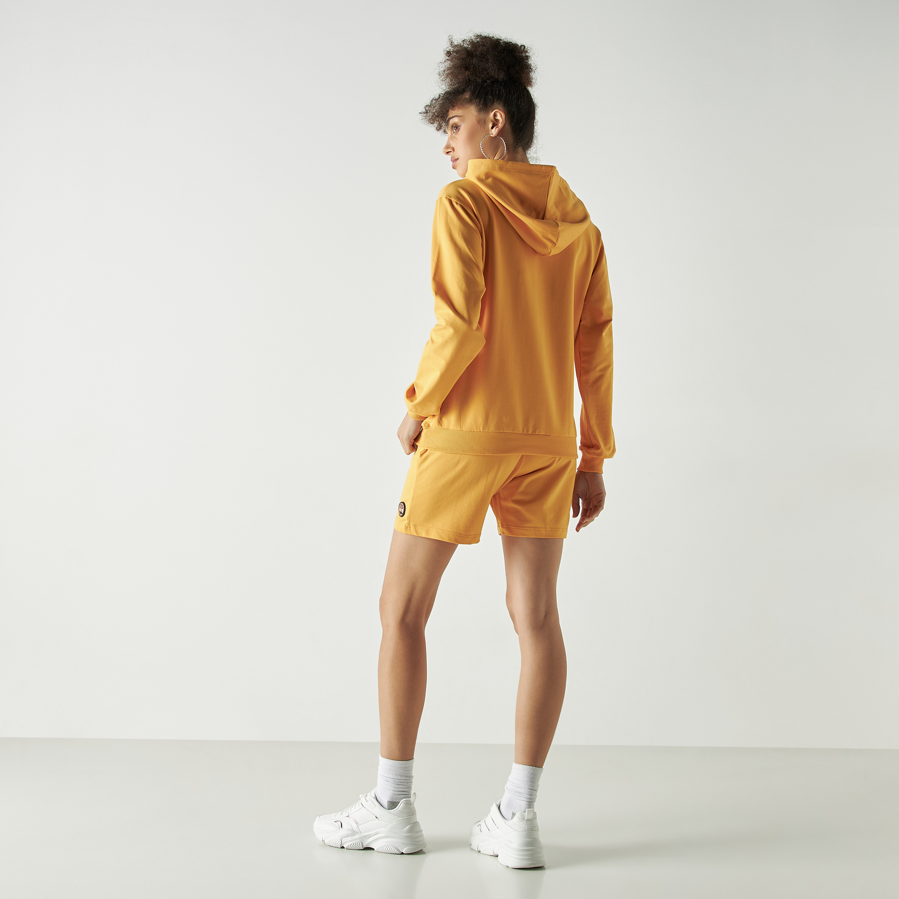 بدلة رياضية من شورتات وهودي كو-اوردز من بنجولين ستراتاتيك بلون أصفر-women-clothing-coordsets-image-5