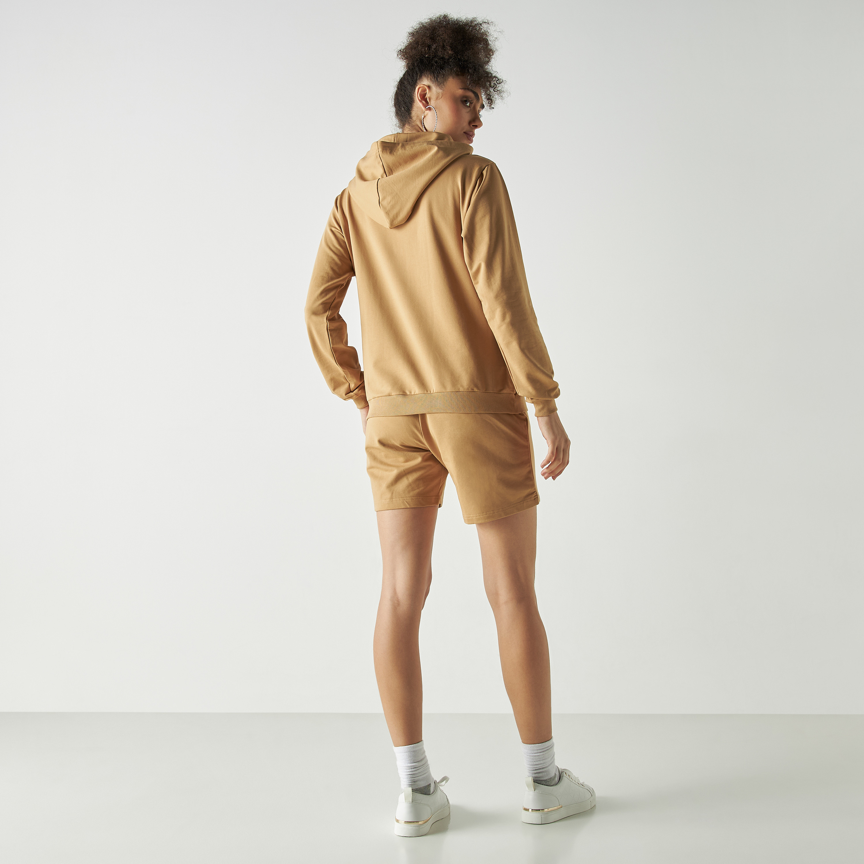 بدلة رياضية من شورتات وهودي كو-اوردز من بنجولين ستراتاتيك بلون أصفر-women-clothing-coordsets-image-12