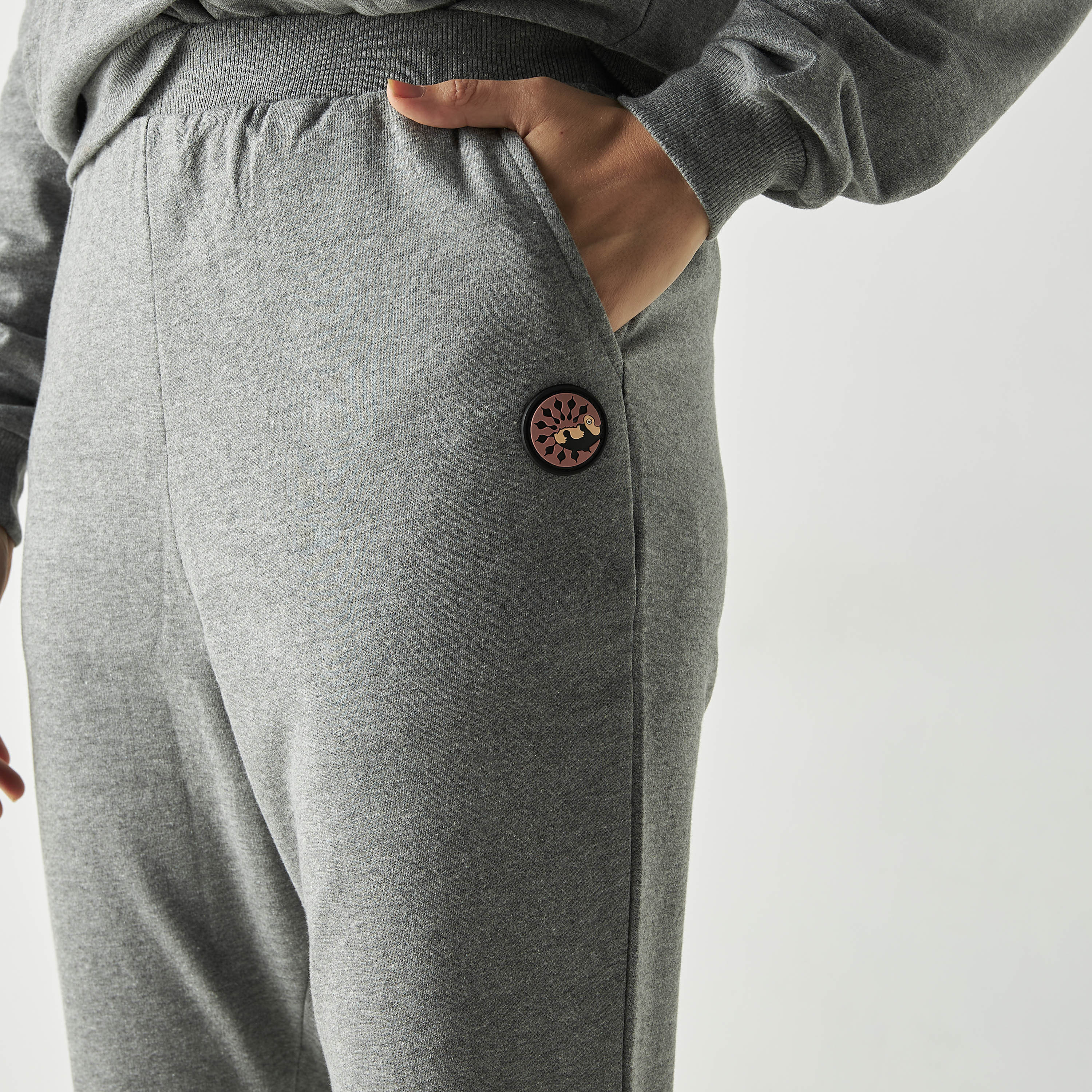 بنطلون رياضي من بنجولين نبولي باللون الرمادي-women-clothing-bottoms-joggers-image-2