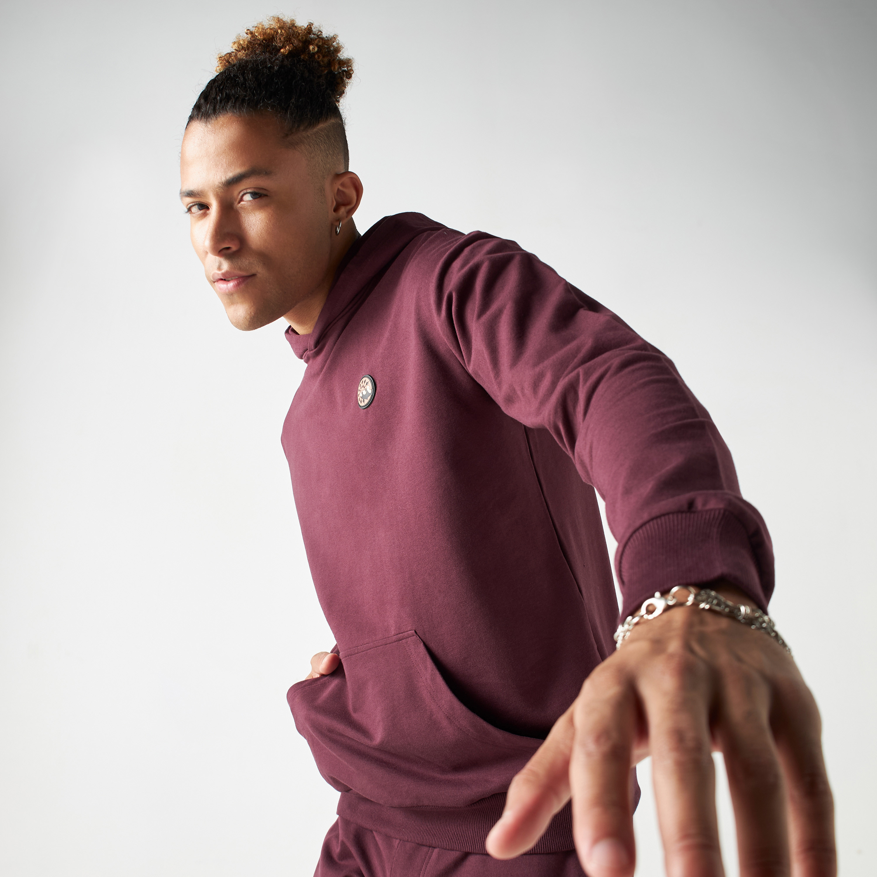 بدلة رياضية من بنطلون وهودي كو-اوردز من بنجولين ستراتاتيك بلون أسود-men-clothing-coordsets-image-17