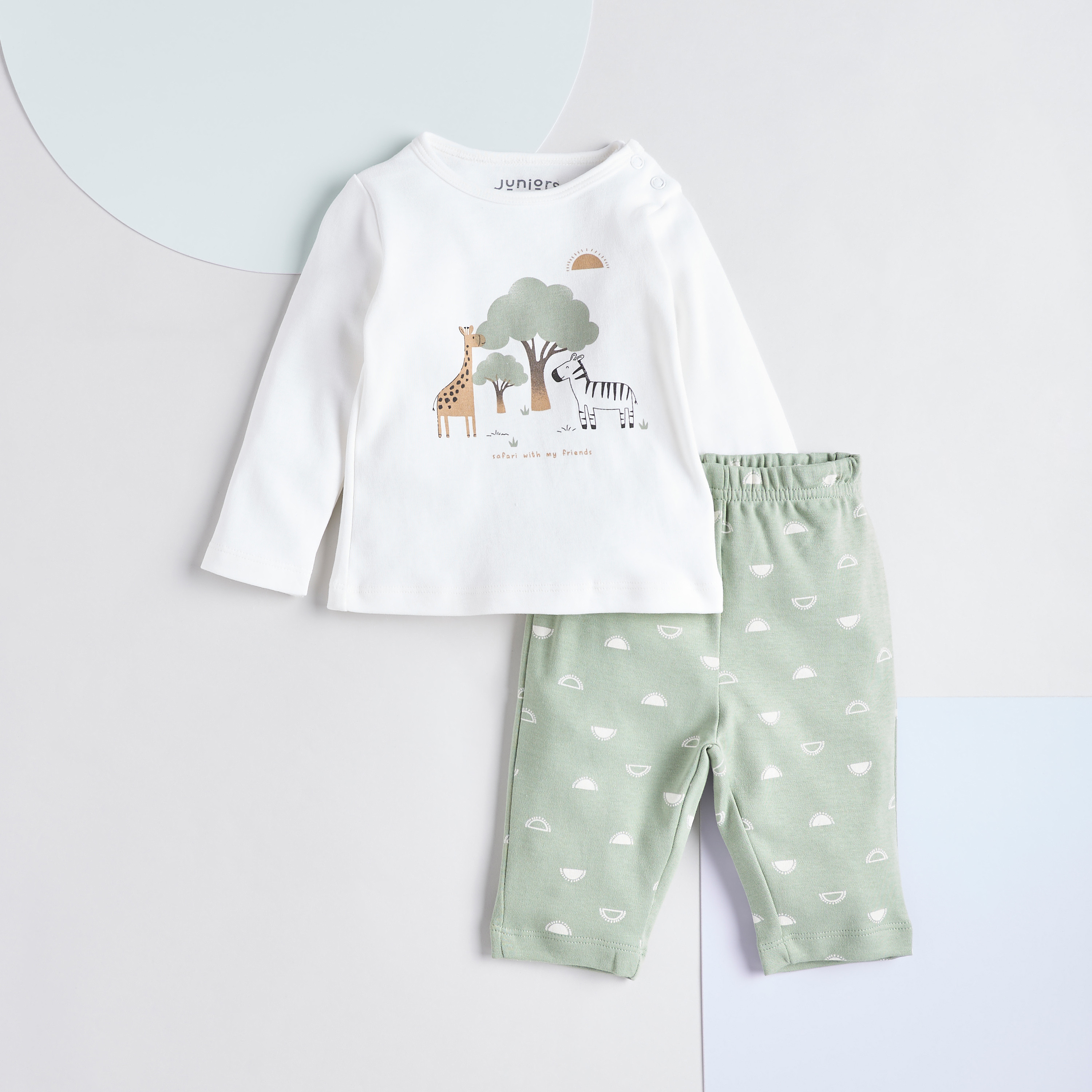 بنطلون بيجاما وتيشيرت بطبعات سفاري من جونيورز - مجموعة من طقمين-baby-boys-clothing-nightwear-pyjamasets-image-3