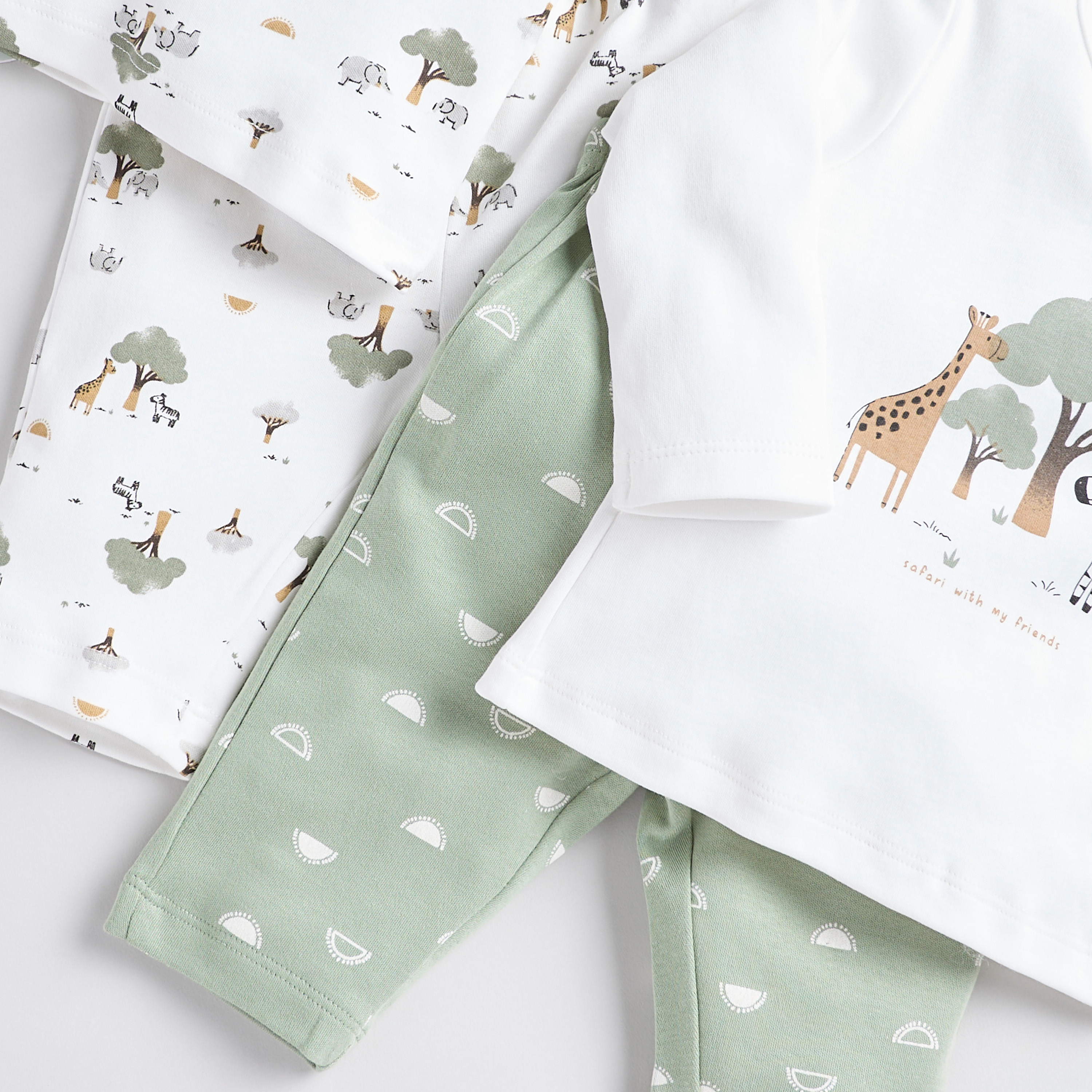 بنطلون بيجاما وتيشيرت بطبعات سفاري من جونيورز - مجموعة من طقمين-baby-boys-clothing-nightwear-pyjamasets-image-5