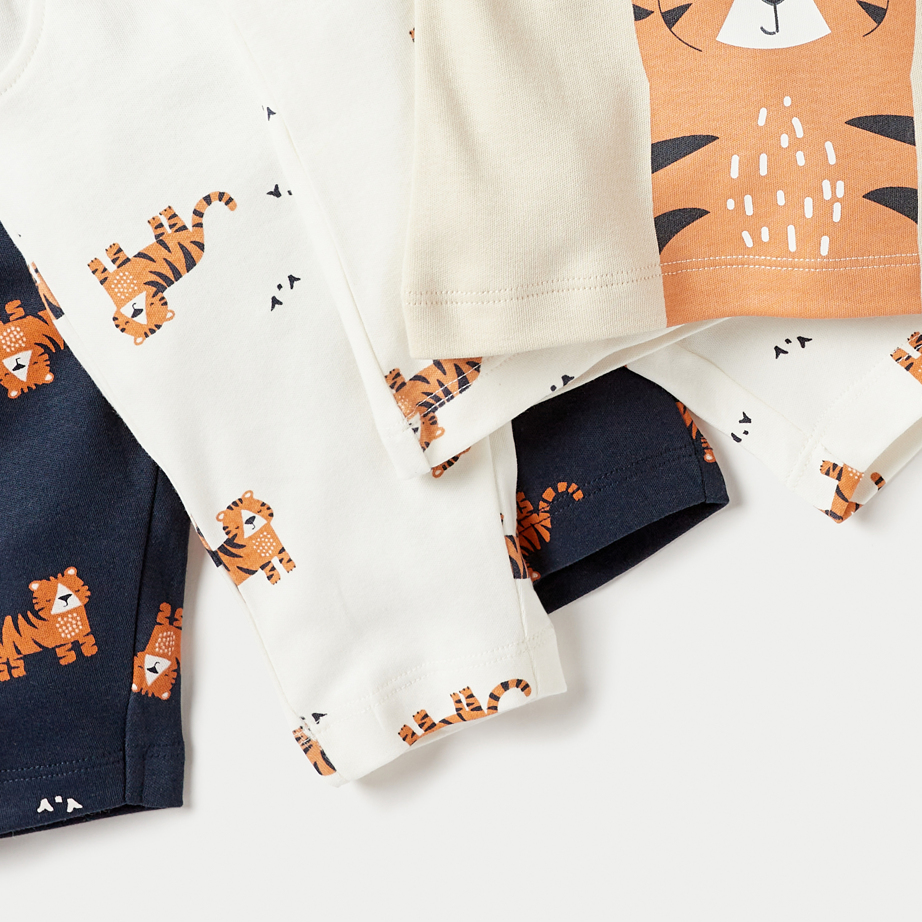 بنطلون بيجاما وتيشيرت بأكمام طويلة وطبعات نمر من جونيورز - مجموعة من طقمين-baby-boys-clothing-nightwear-pyjamasets-image-5