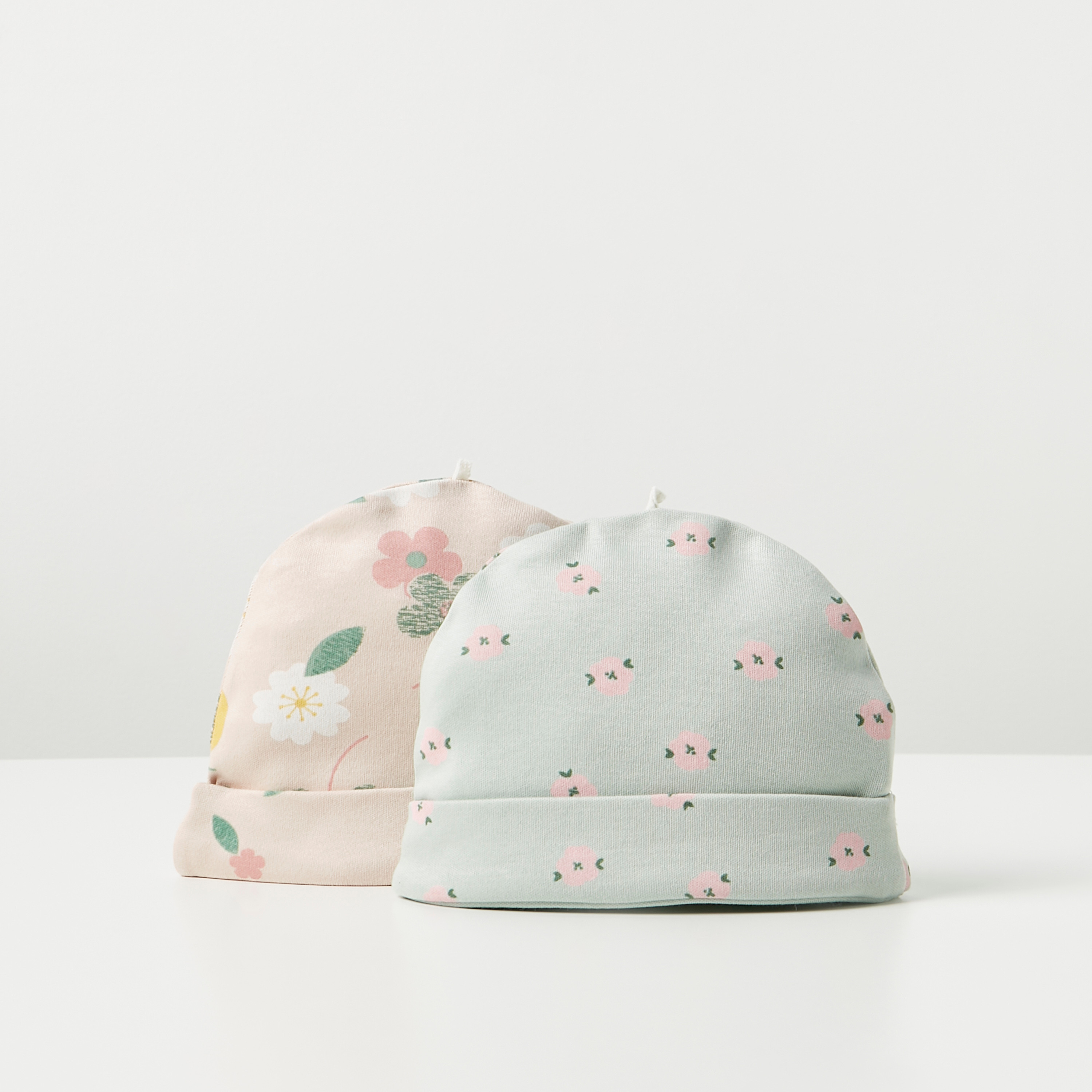 قبعة بيني قطن بطبعات زهرية وحافة مطاطية من جونيورز - طقم من قطعتين-baby-girls-accessories-caps-image-1