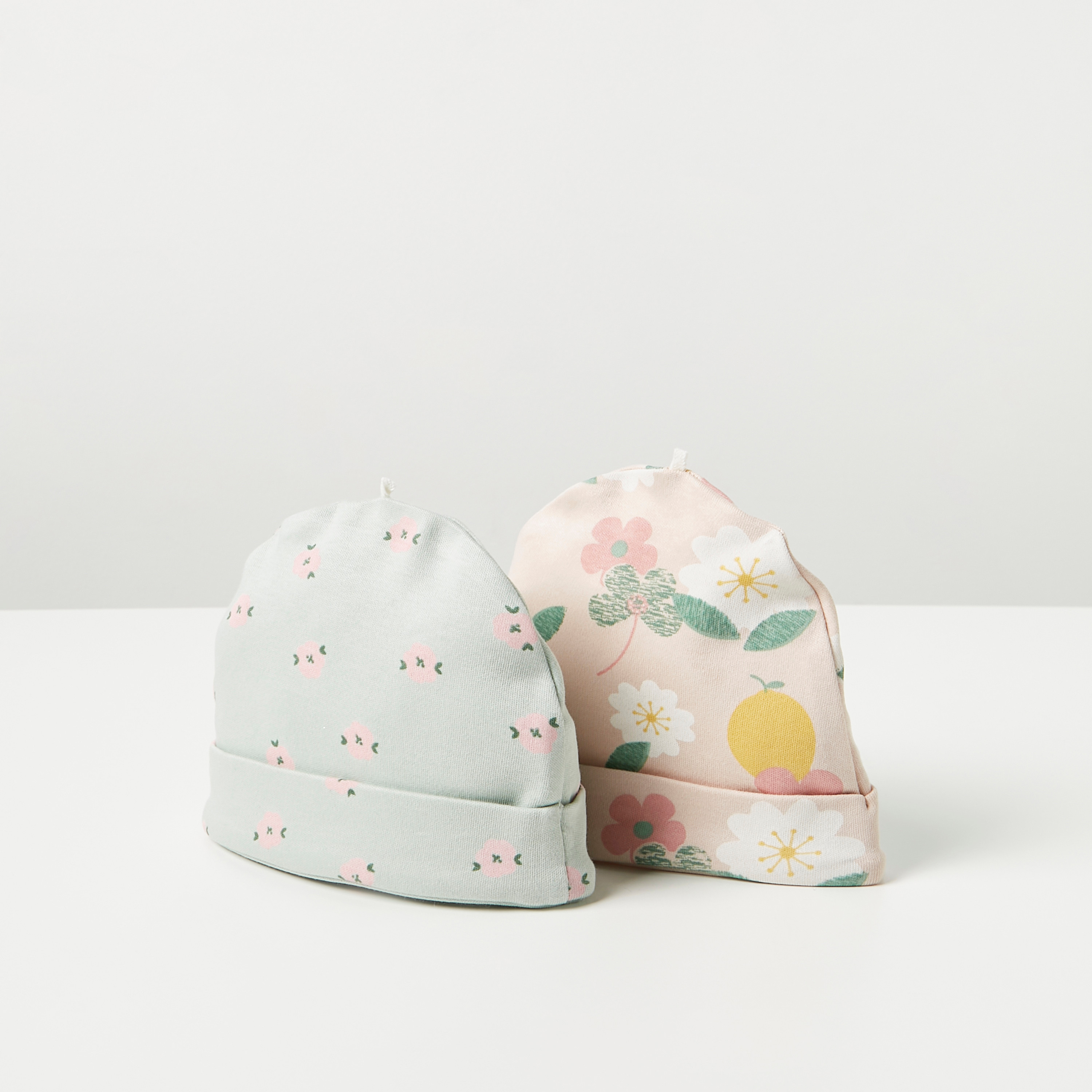 قبعة بيني قطن بطبعات زهرية وحافة مطاطية من جونيورز - طقم من قطعتين-baby-girls-accessories-caps-image-2