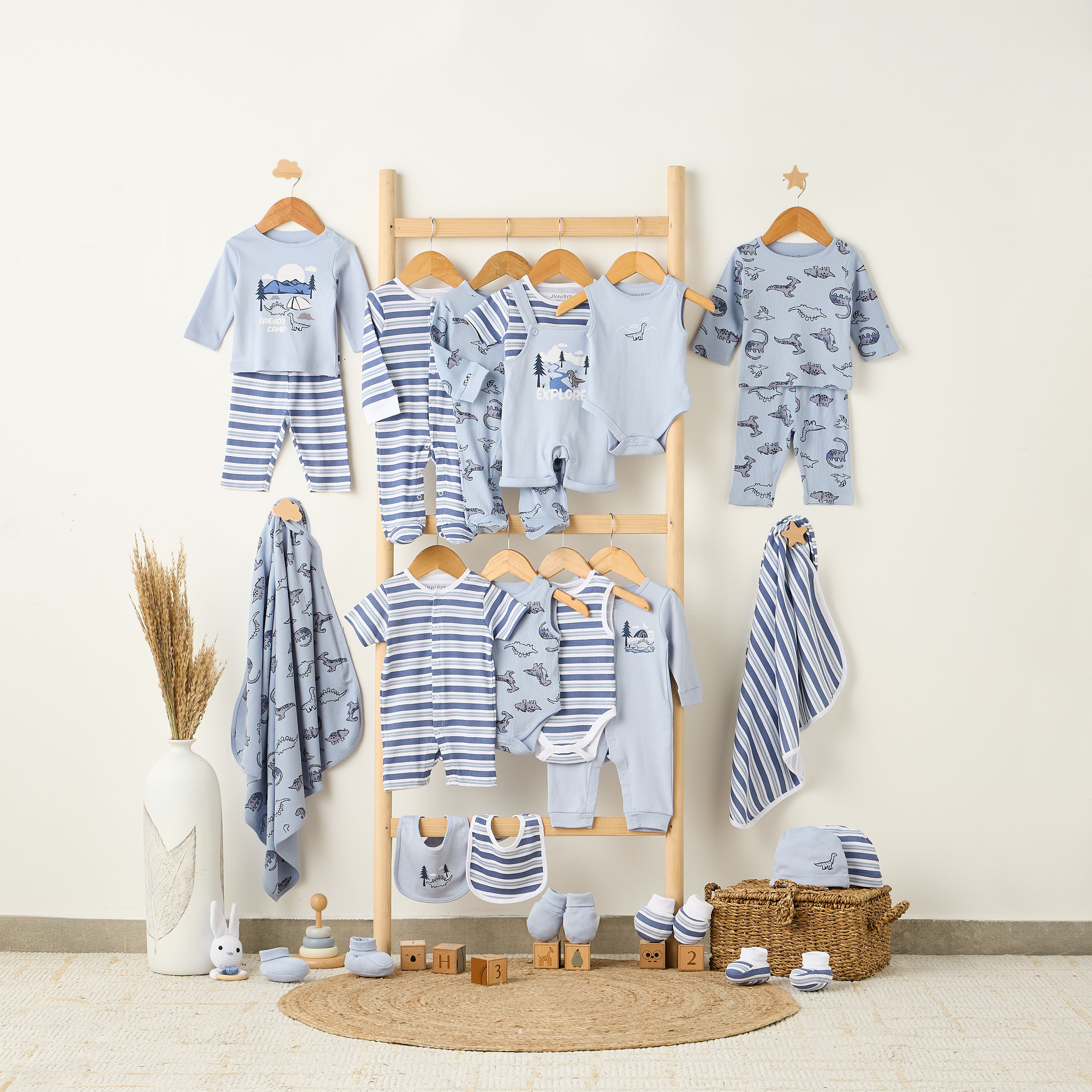 طقم دنغري وتيشيرت بياقة مستديرة وأكمام قصيرة بطبعات ديناصورات من جونيورز.-baby-boys-clothing-setsandcoords-image-7