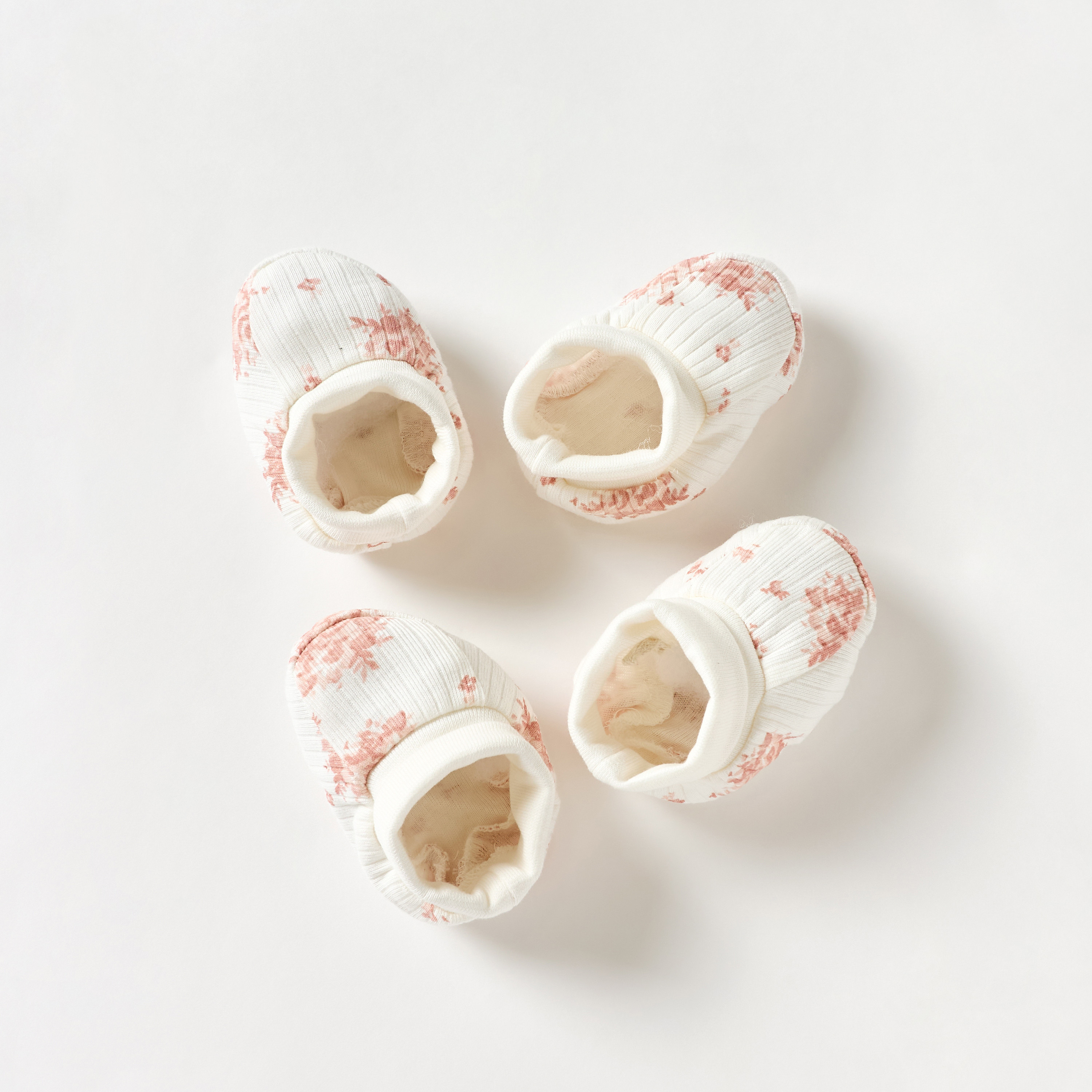 بوت بطبعات من جونيورز - طقم 2 أزواج-baby-girls-shoes-booties-image-1