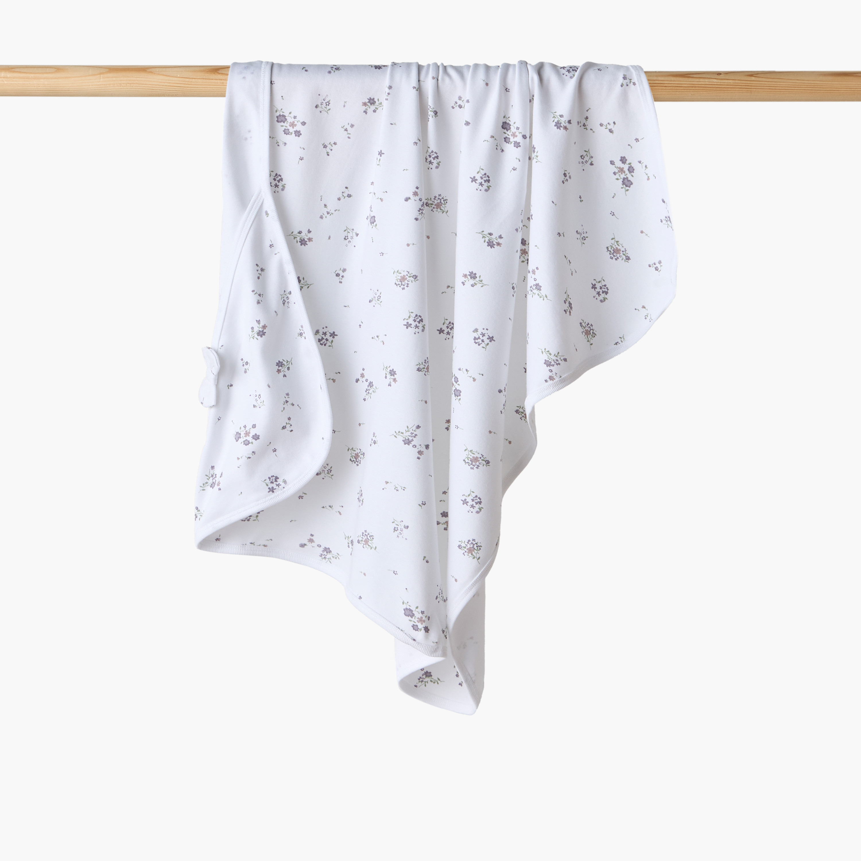 بطانية لحديثي الولادة بطبعات زهرية من جونيورز-baby-nursery-blanketsandswaddles-receivingblankets-image-1