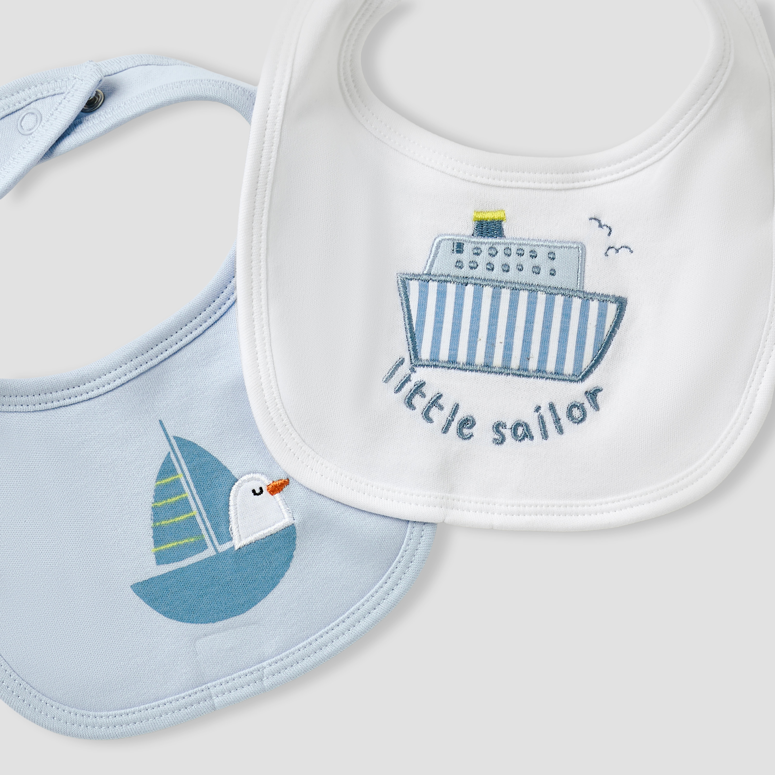 مريلة بزر إغلاق وطبعات من جونيورز - طقم من قطعتين-baby-feeding-bibs-image-4