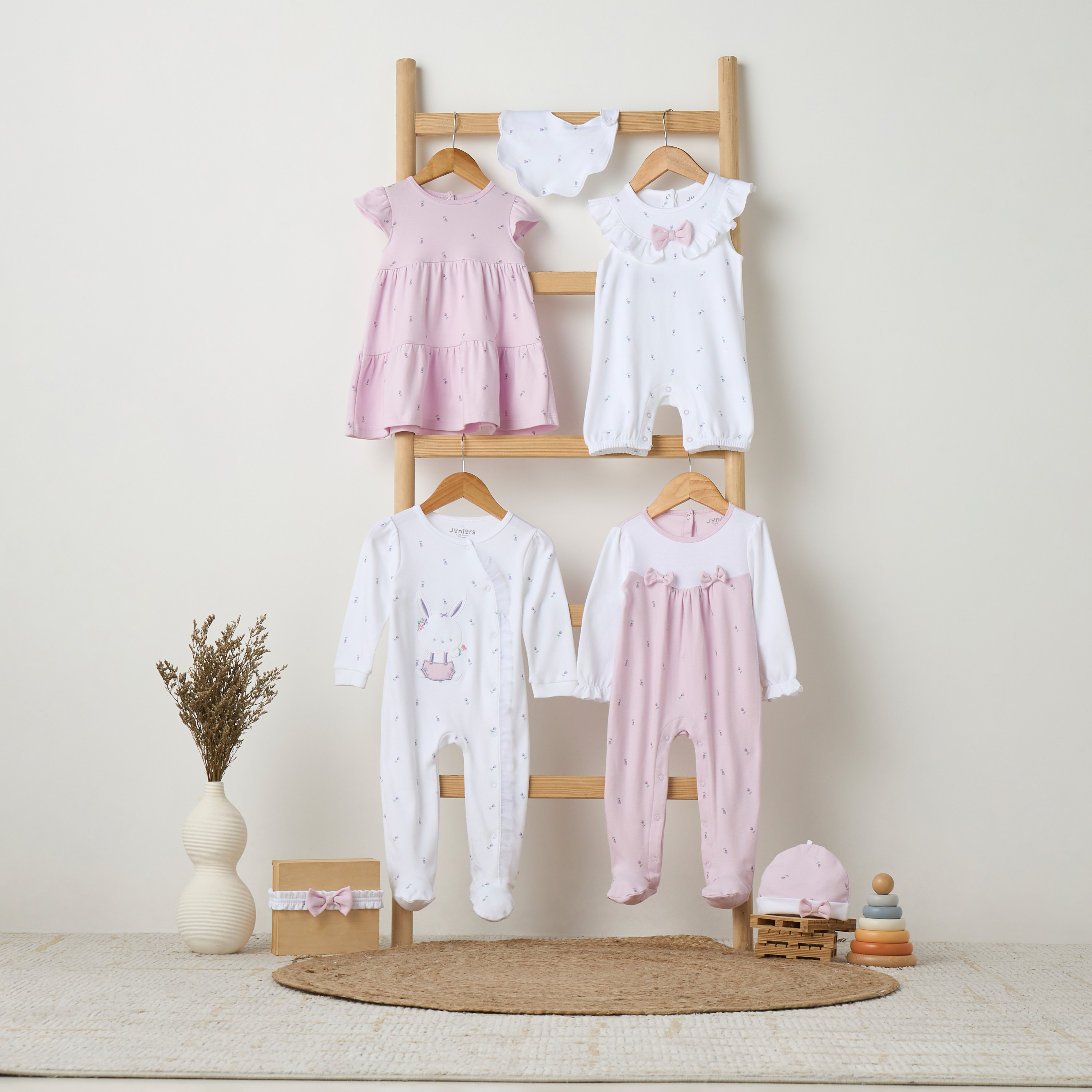 أفرول بياقة مستديرة وأكمام قصيرة وطبعات زهور من جونيورز-baby-girls-clothing-rompers-image-11