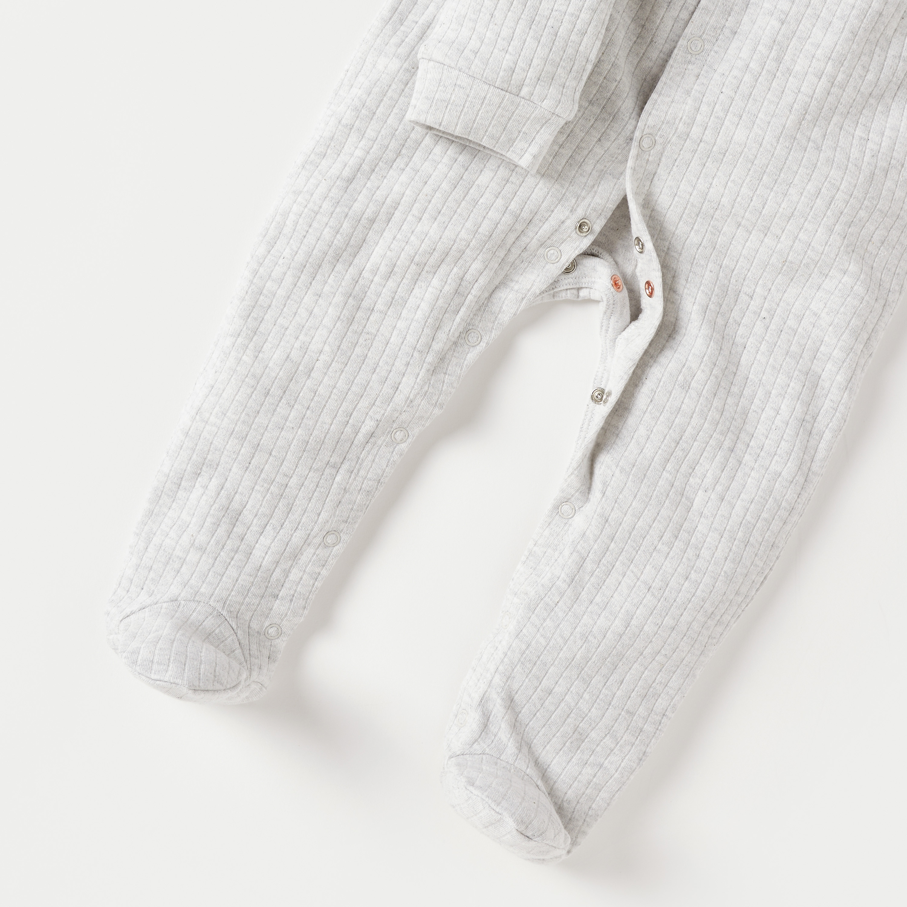 بدلة نوم بأكمام طويلة مُغلقة القدمين بارزة الملمس من جونيورز-baby-boys-clothing-nightwear-sleepsuits-image-4