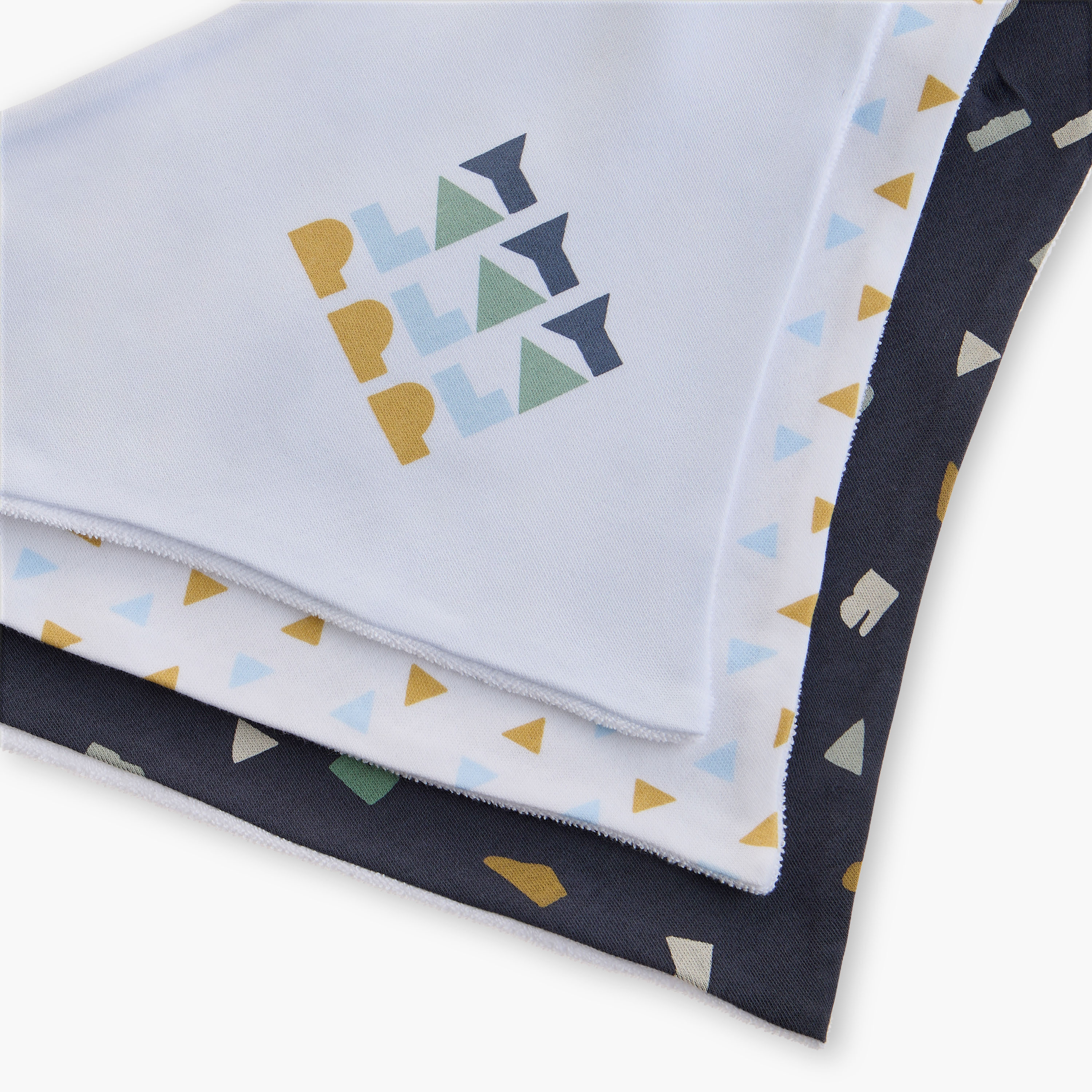 مريلة بطبعات وزر إغلاق من جونيورز - طقم من 3 قطع-baby-feeding-bibs-image-6